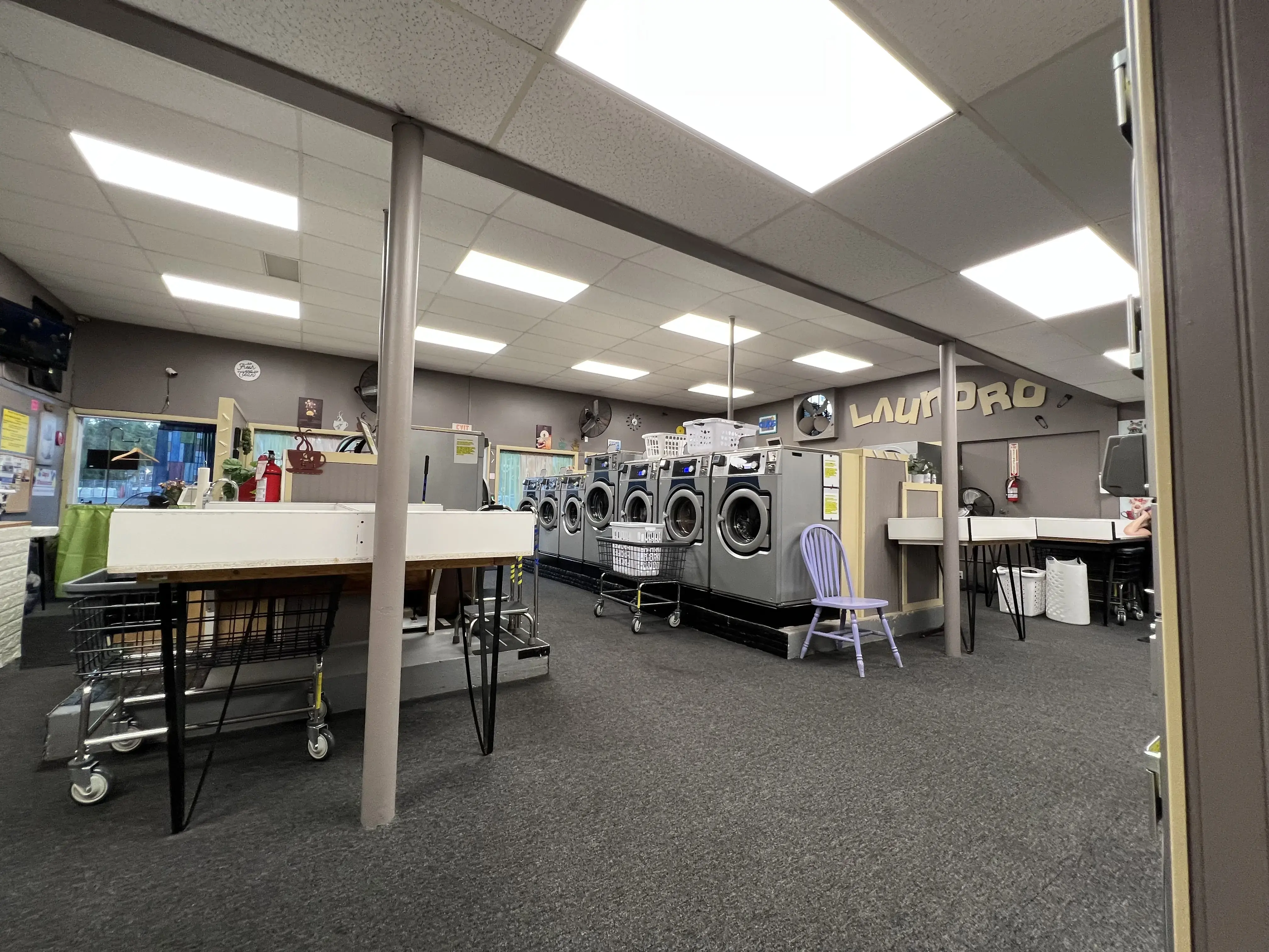 Cup's Washateria - Image 2