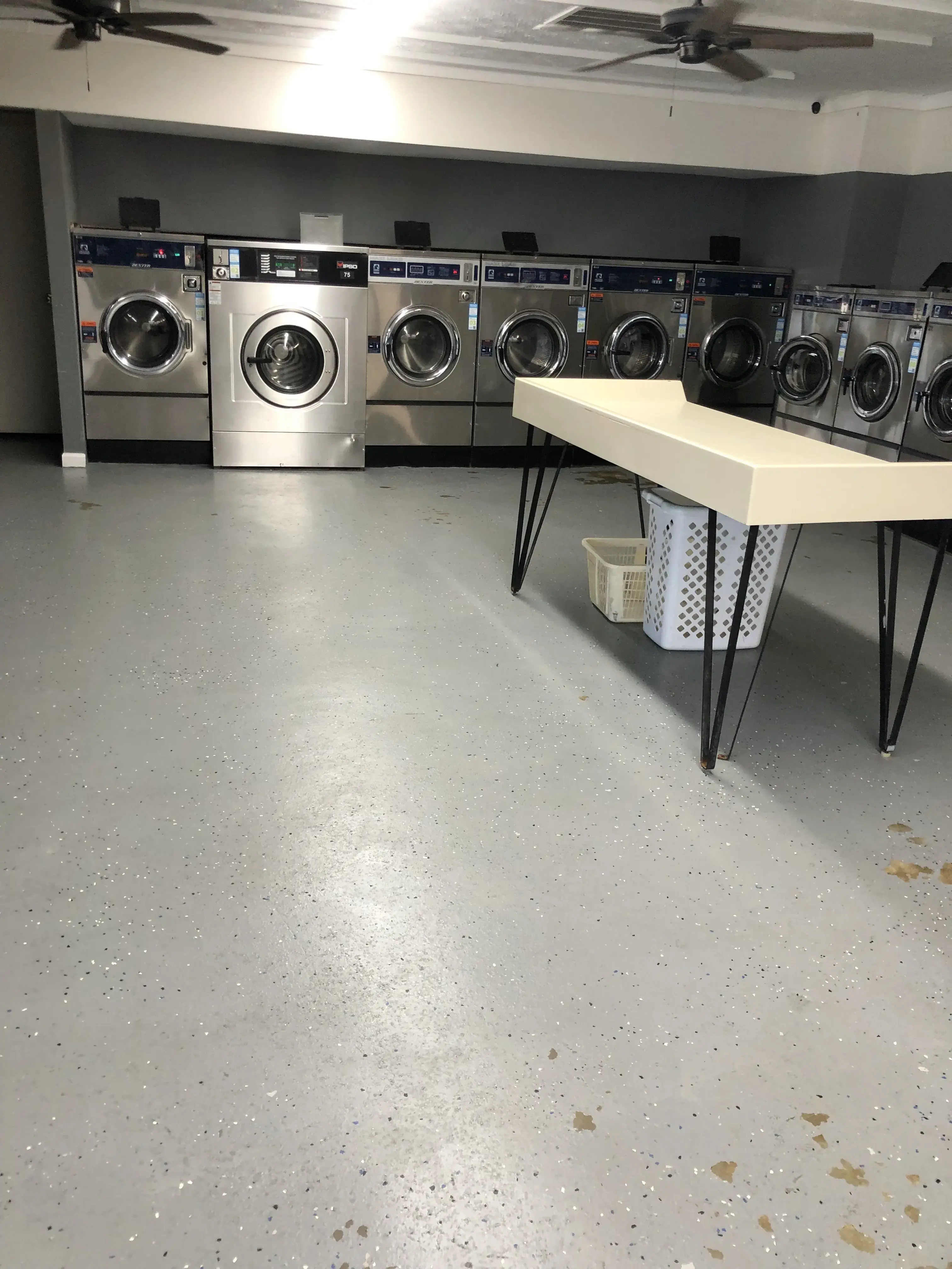 Custom and Friendly Laundry thumbnail 20