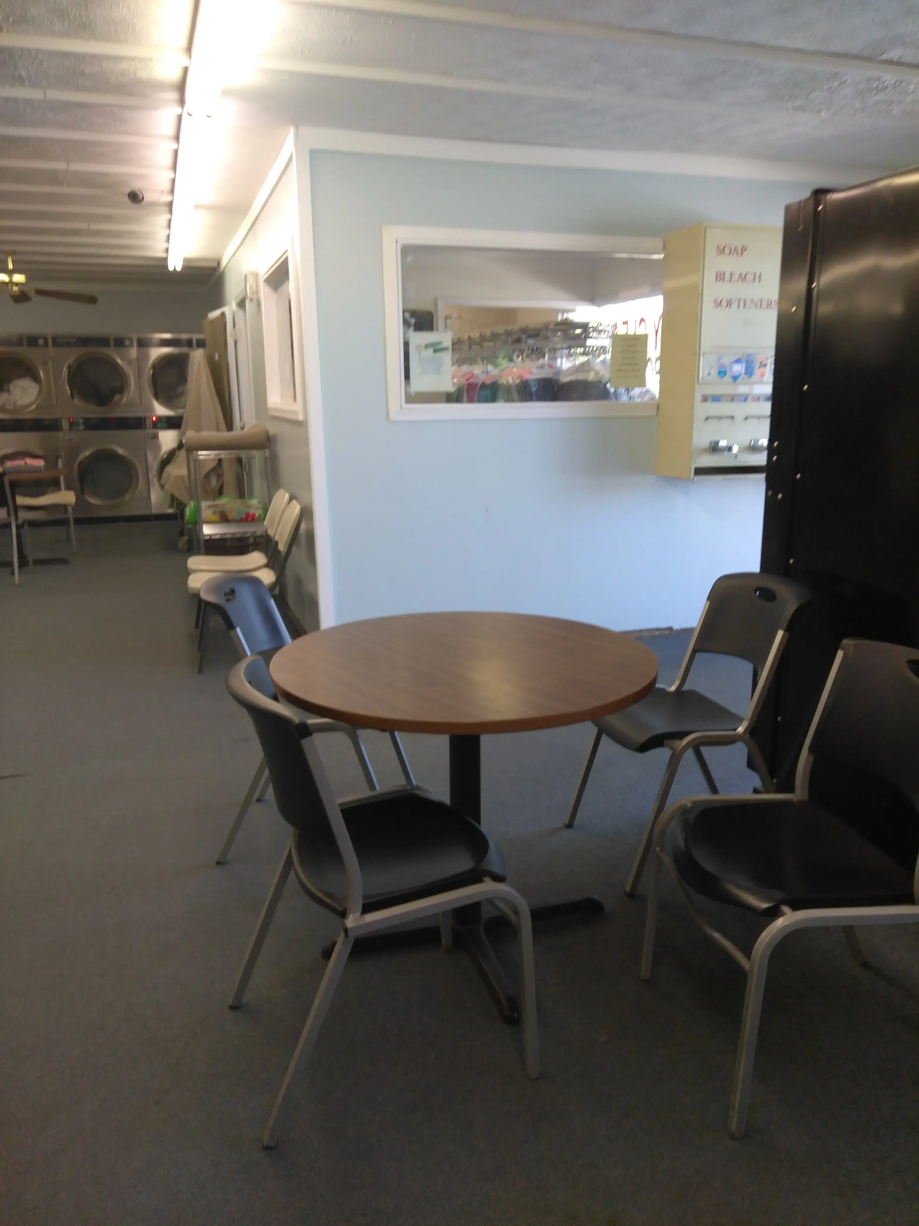 Custom and Friendly Laundry - Image 10