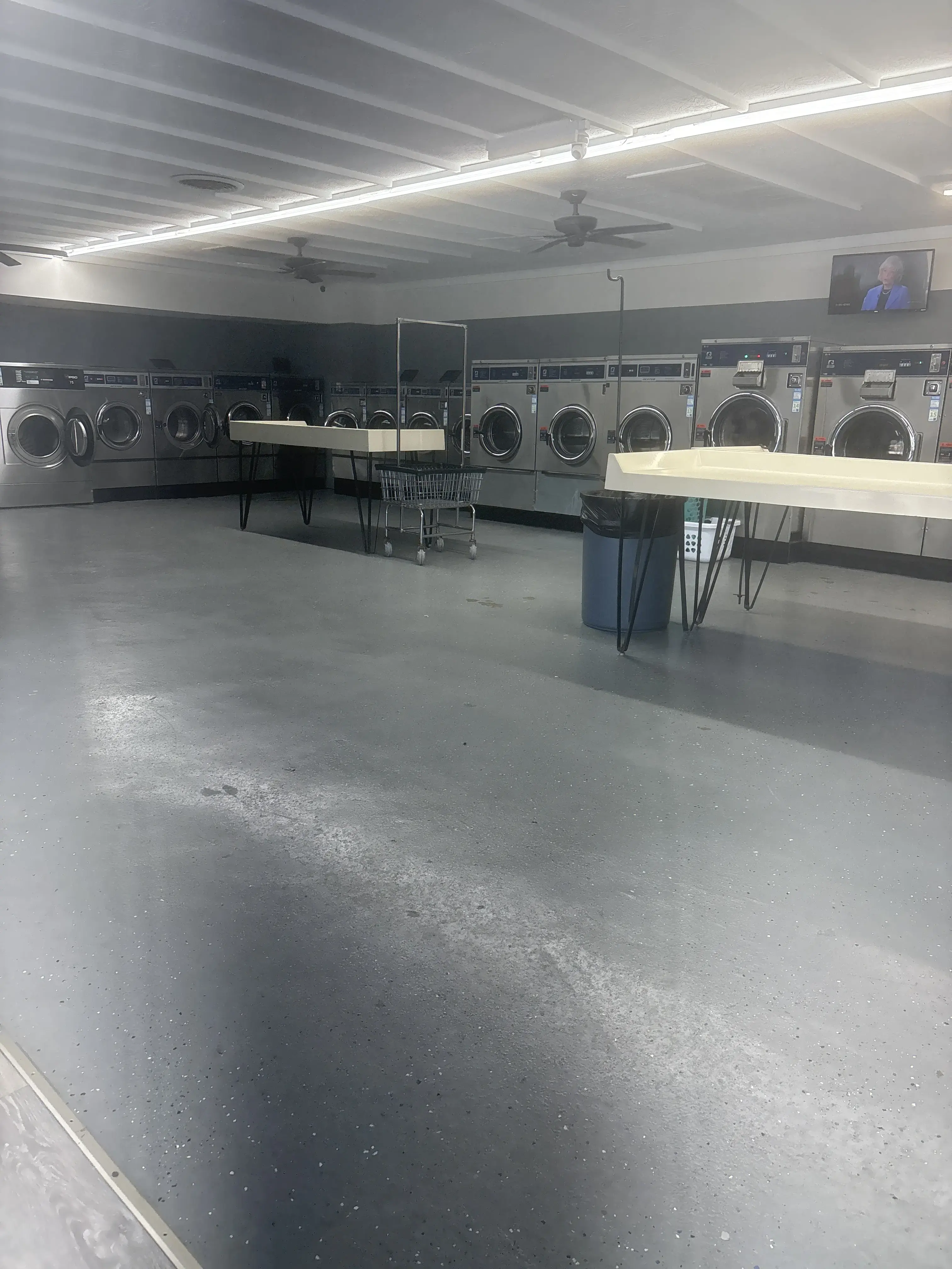 Custom and Friendly Laundry thumbnail 19