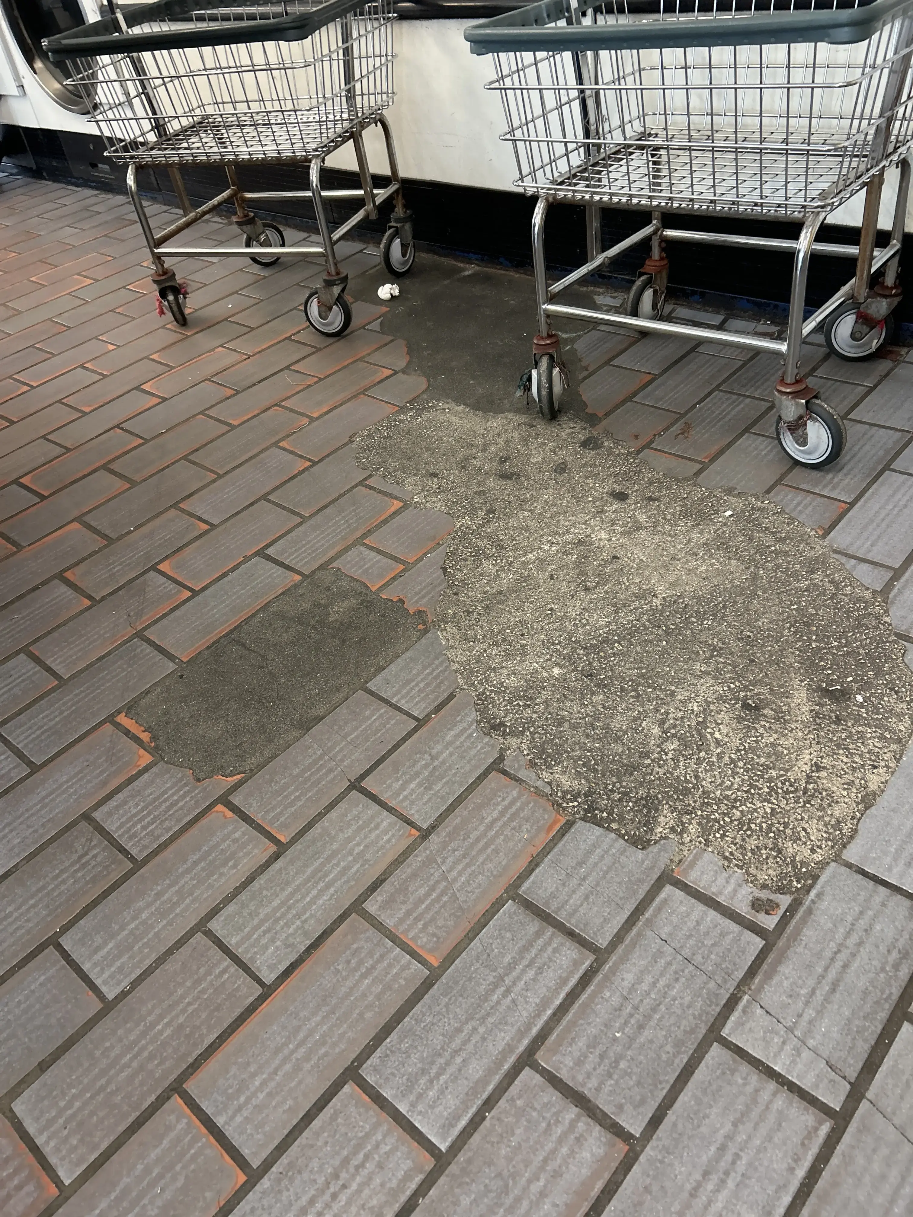 Cyclone Coin Laundry - Image 19