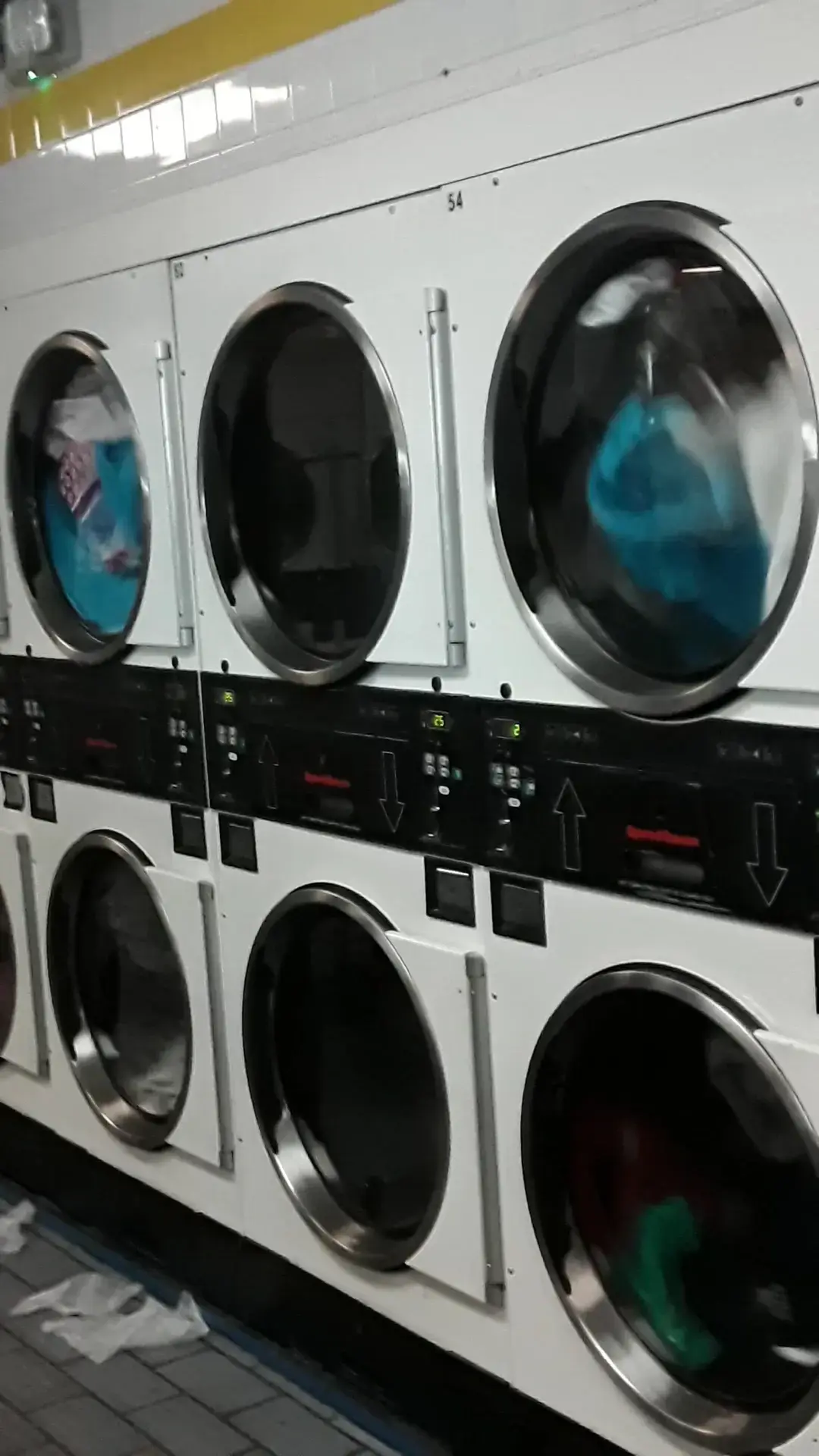 Cyclone Coin Laundry - Image 2