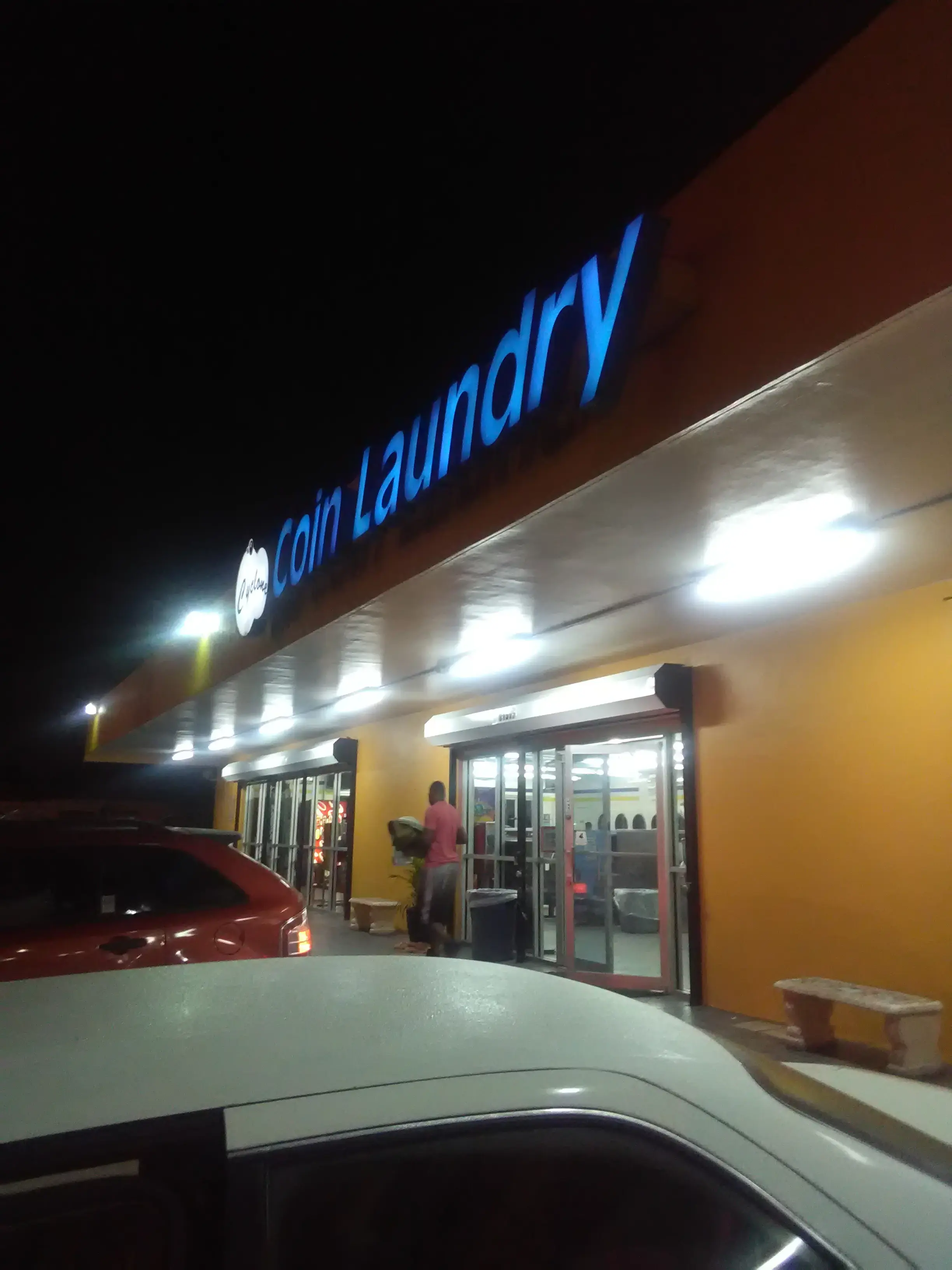 Cyclone Coin Laundry - Image 10