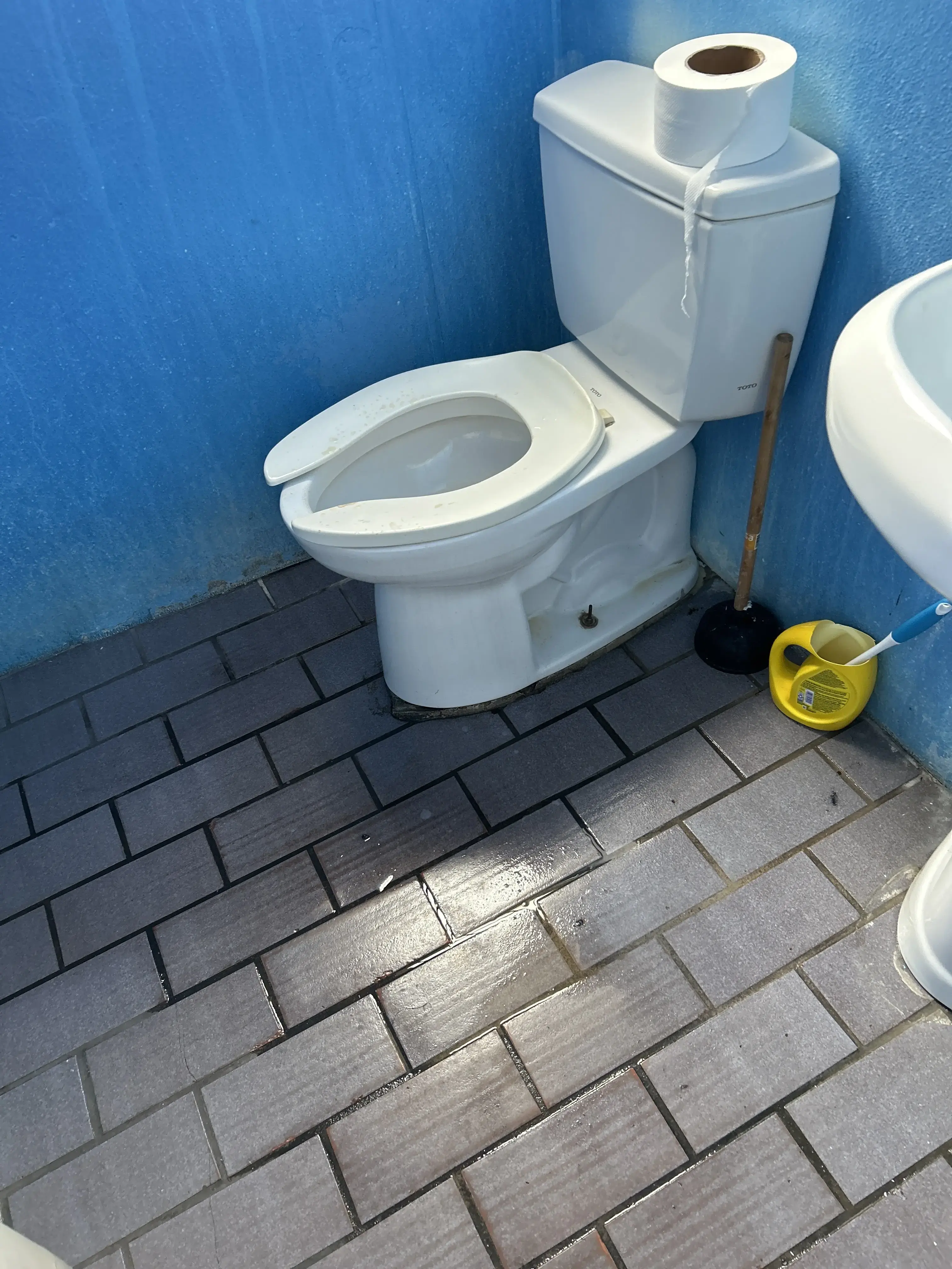 Cyclone Coin Laundry - Image 18