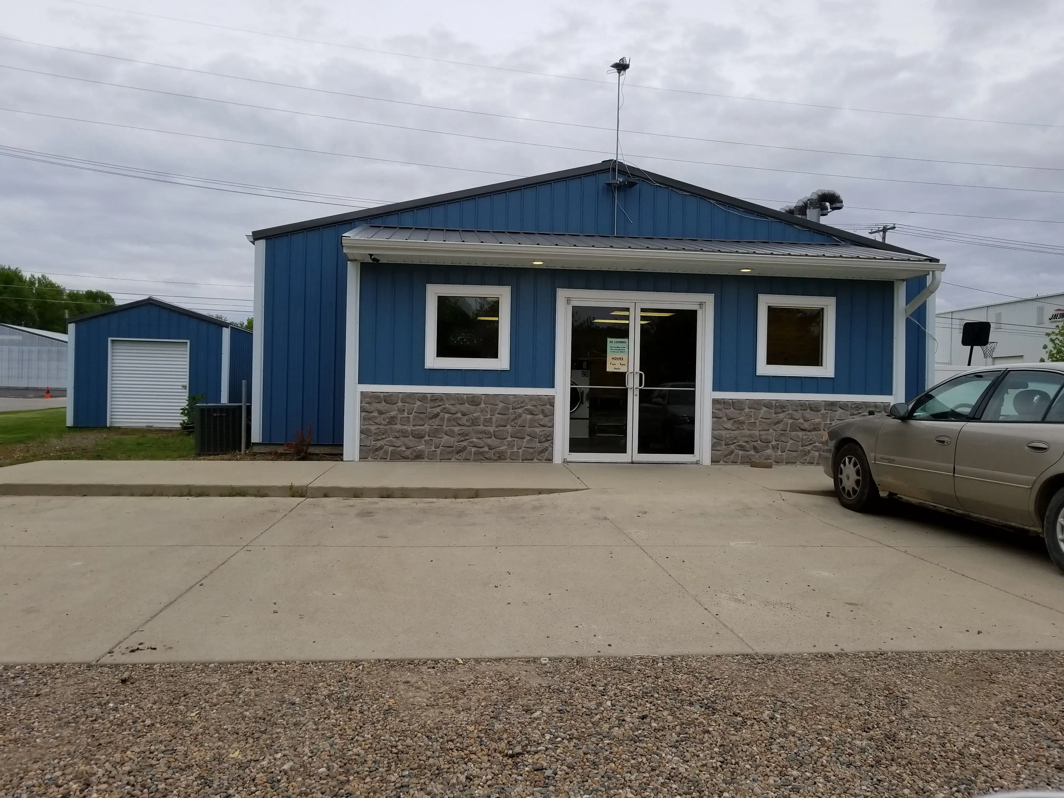 Cyclone Laundromat - Image 6