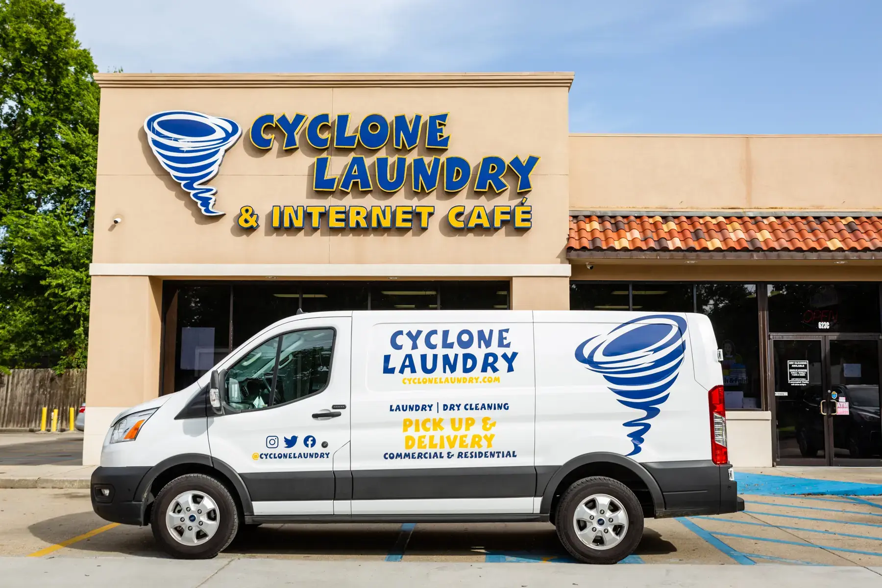 Cyclone Laundry & Internet Cafe - Image 3
