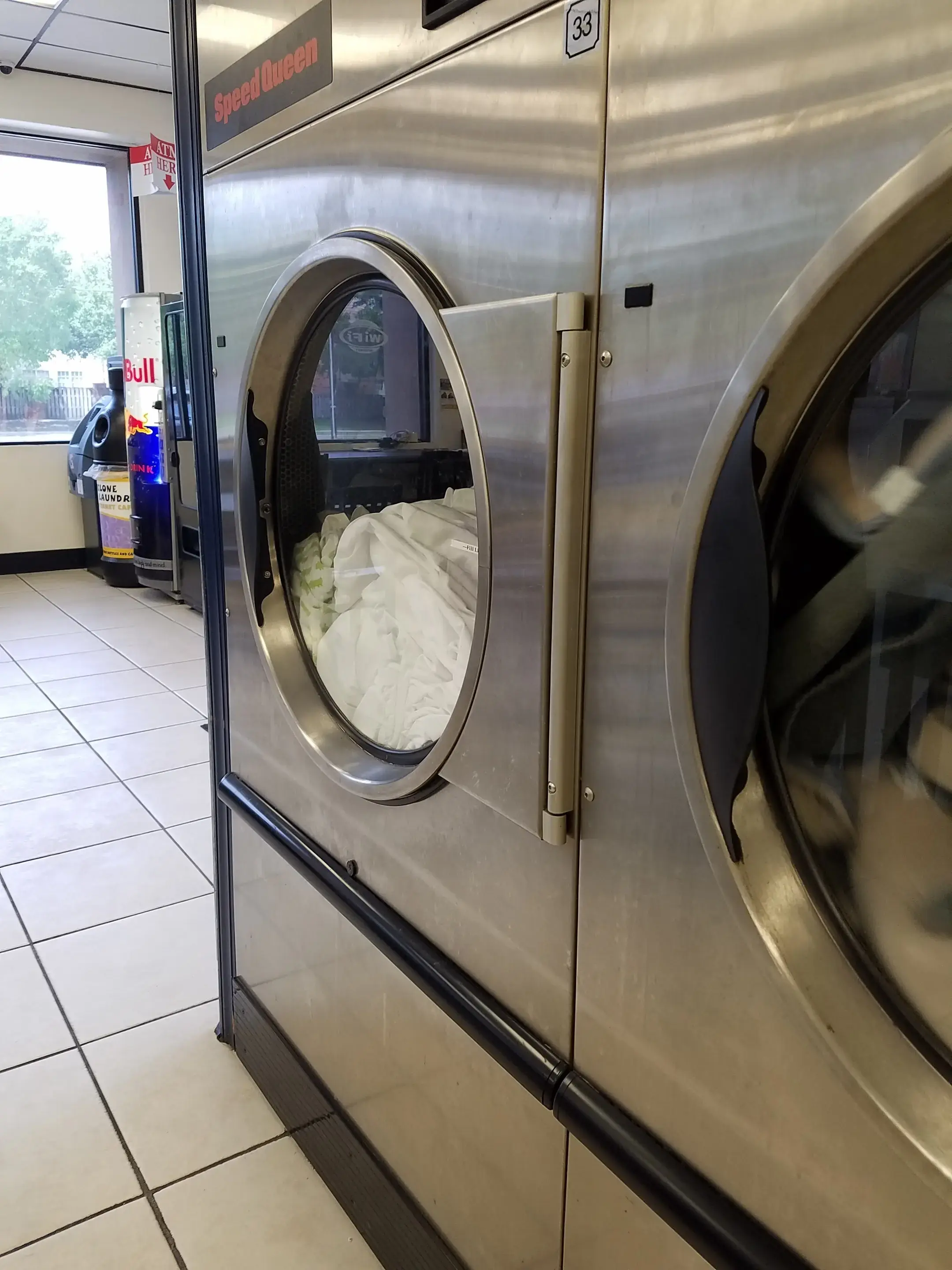 Cyclone Laundry & Internet Cafe - Image 12