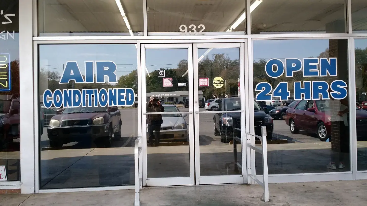 D & B Coin Laundry and Wash, Dry, Fold Service location