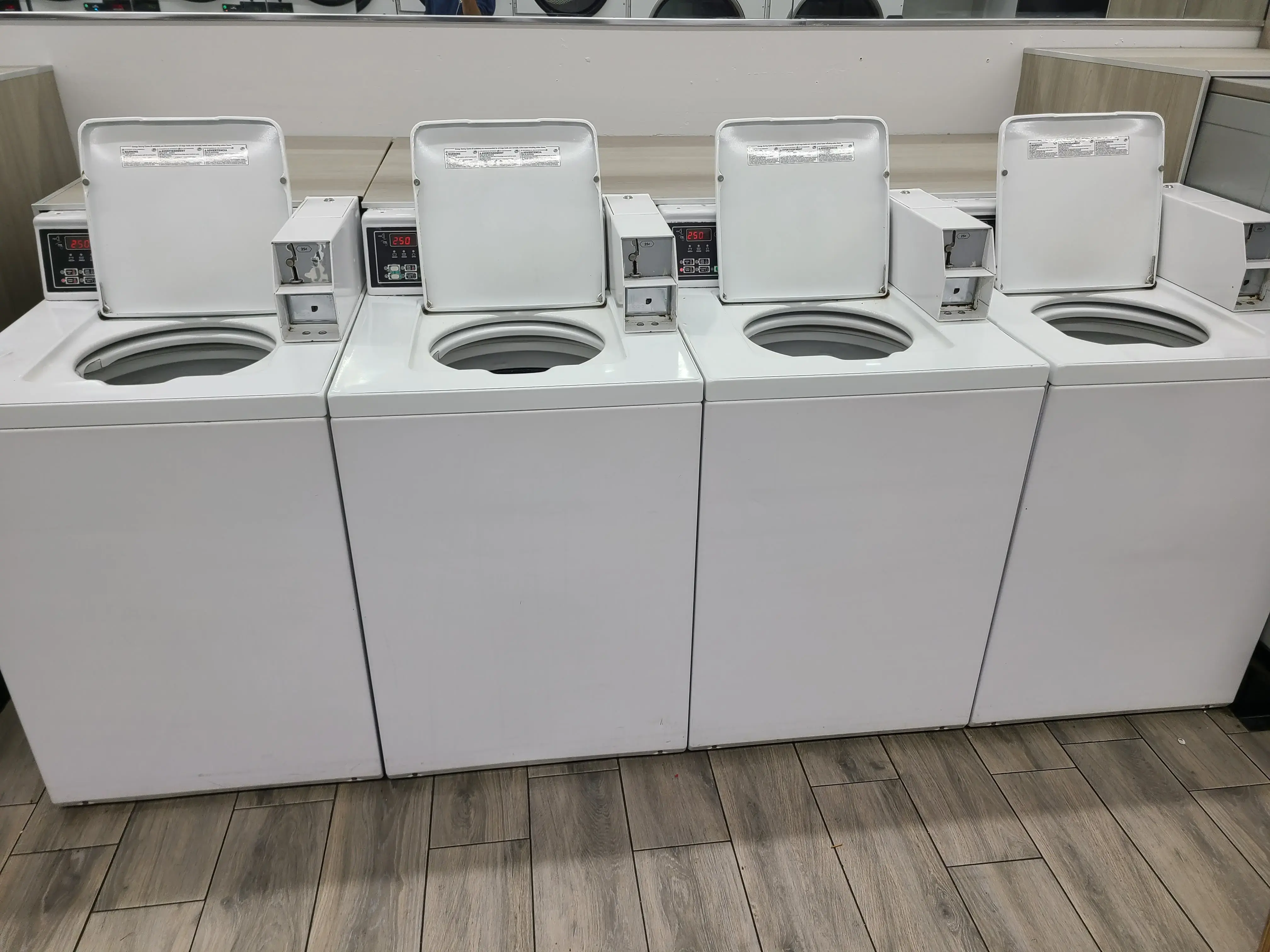 D & B Coin Laundry and Wash, Dry, Fold Service thumbnail 7
