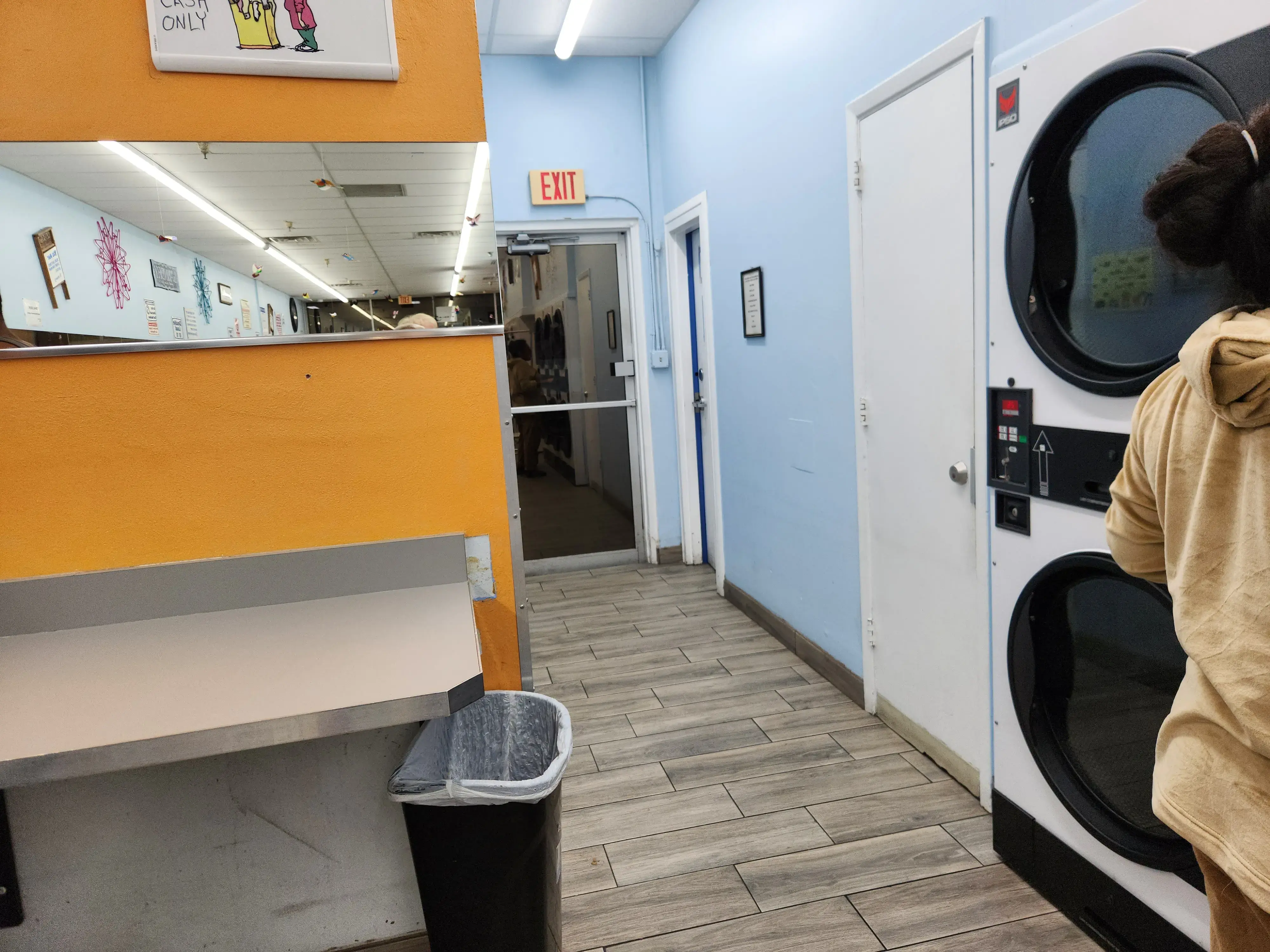 D & B Coin Laundry and Wash, Dry, Fold Service - Image 6
