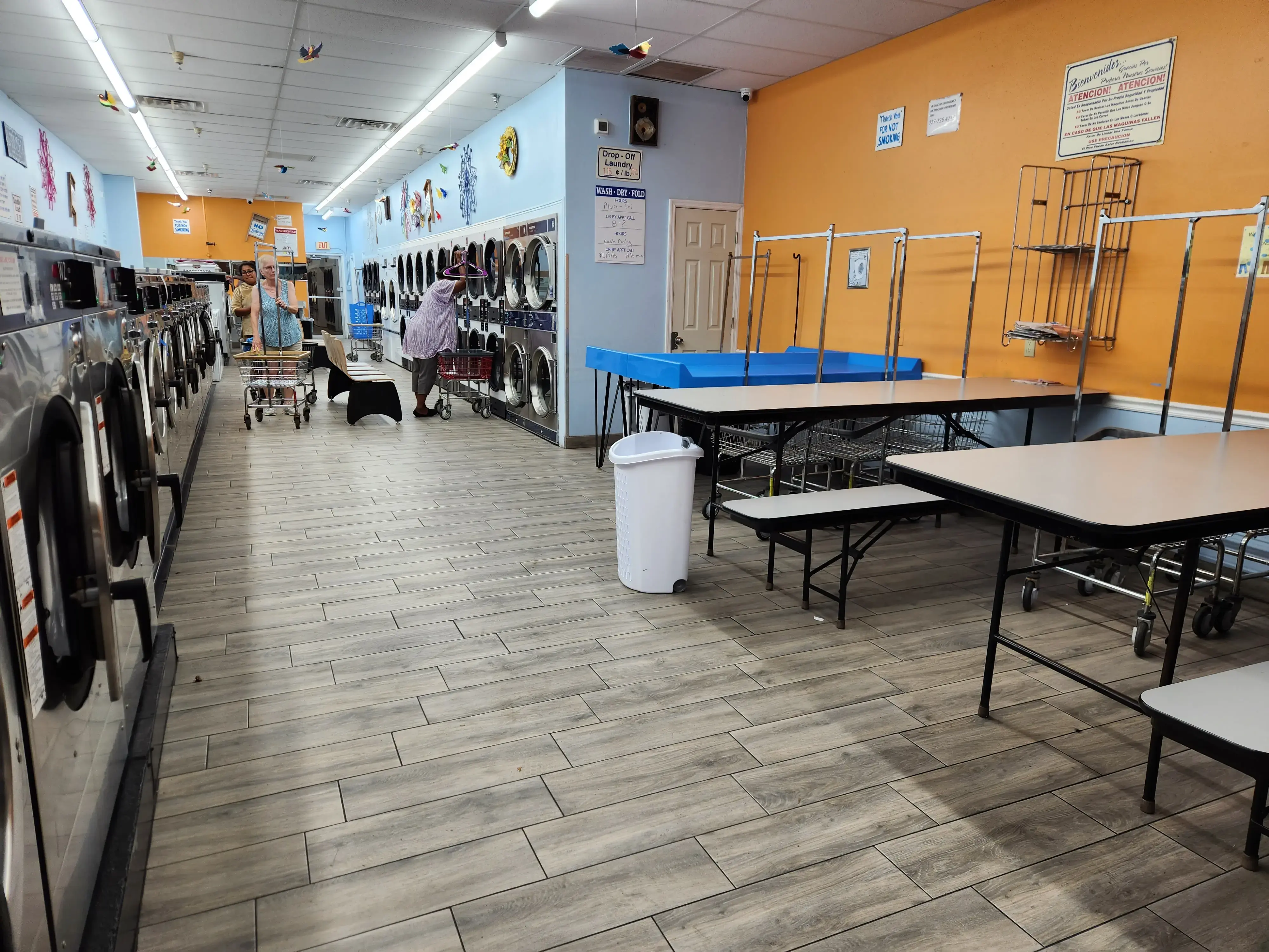 D & B Coin Laundry and Wash, Dry, Fold Service thumbnail 4