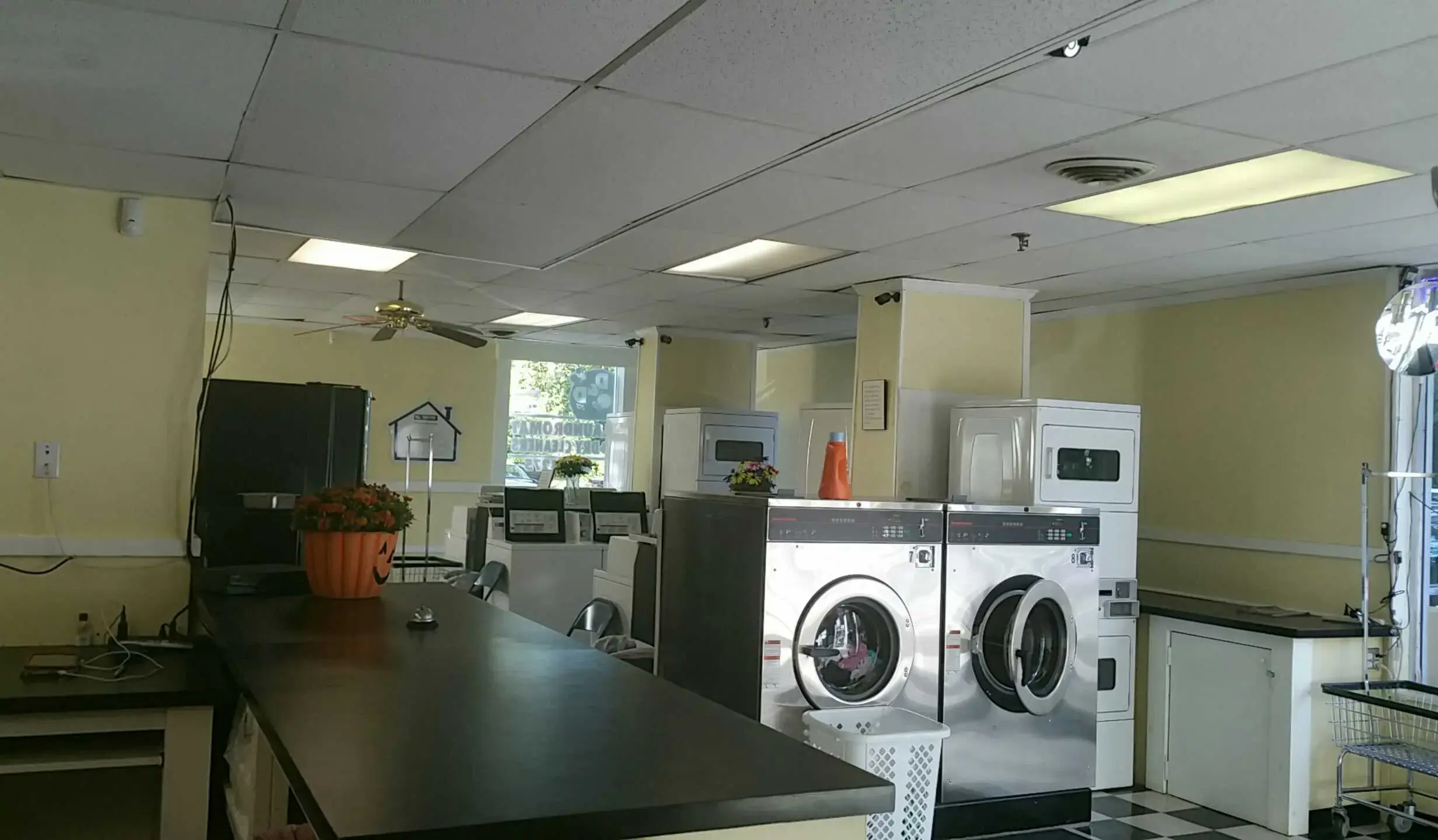 D & D Laundromat And Cleaners thumbnail 1