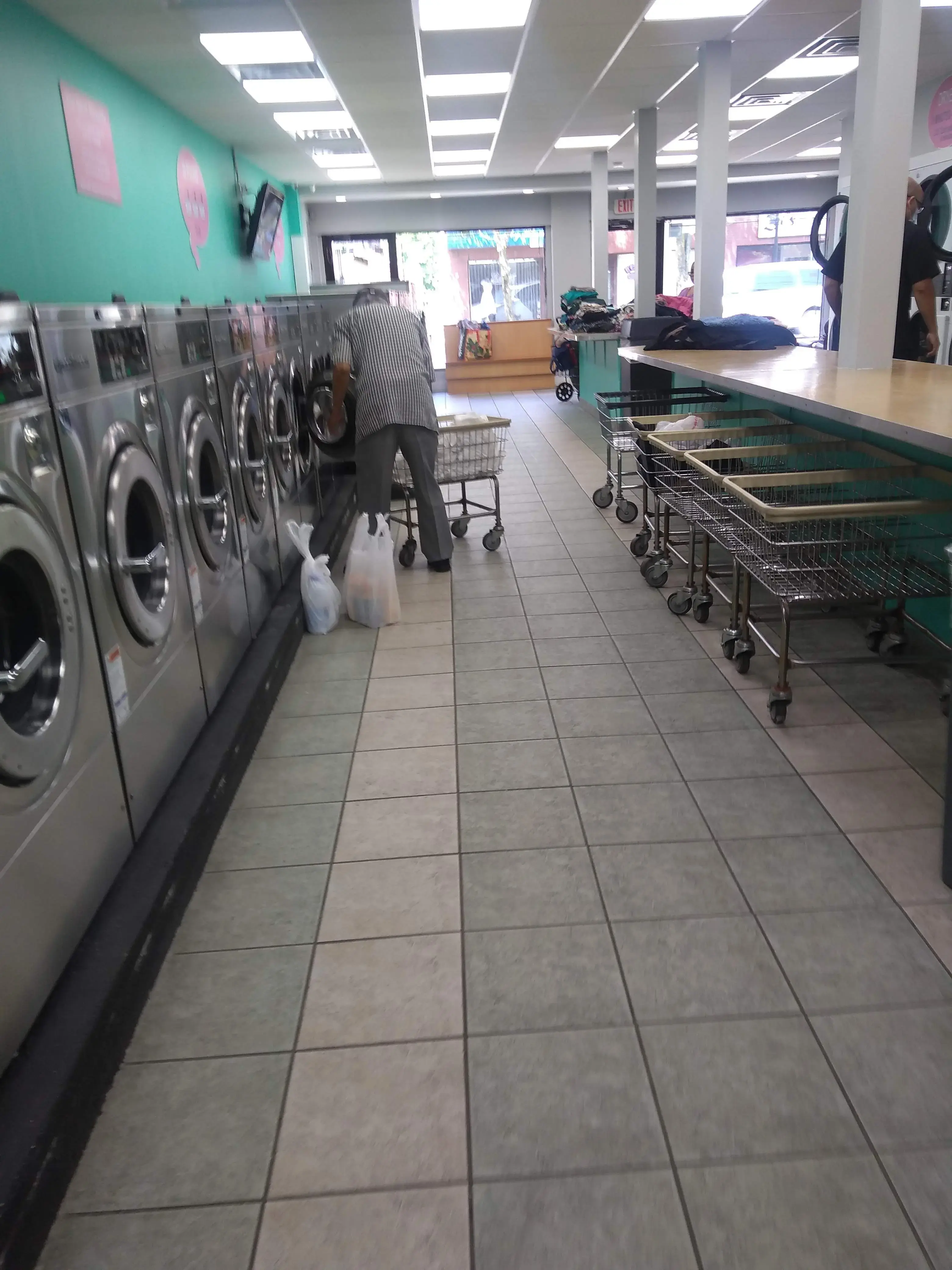 Daisy's Laundromat thumbnail 9