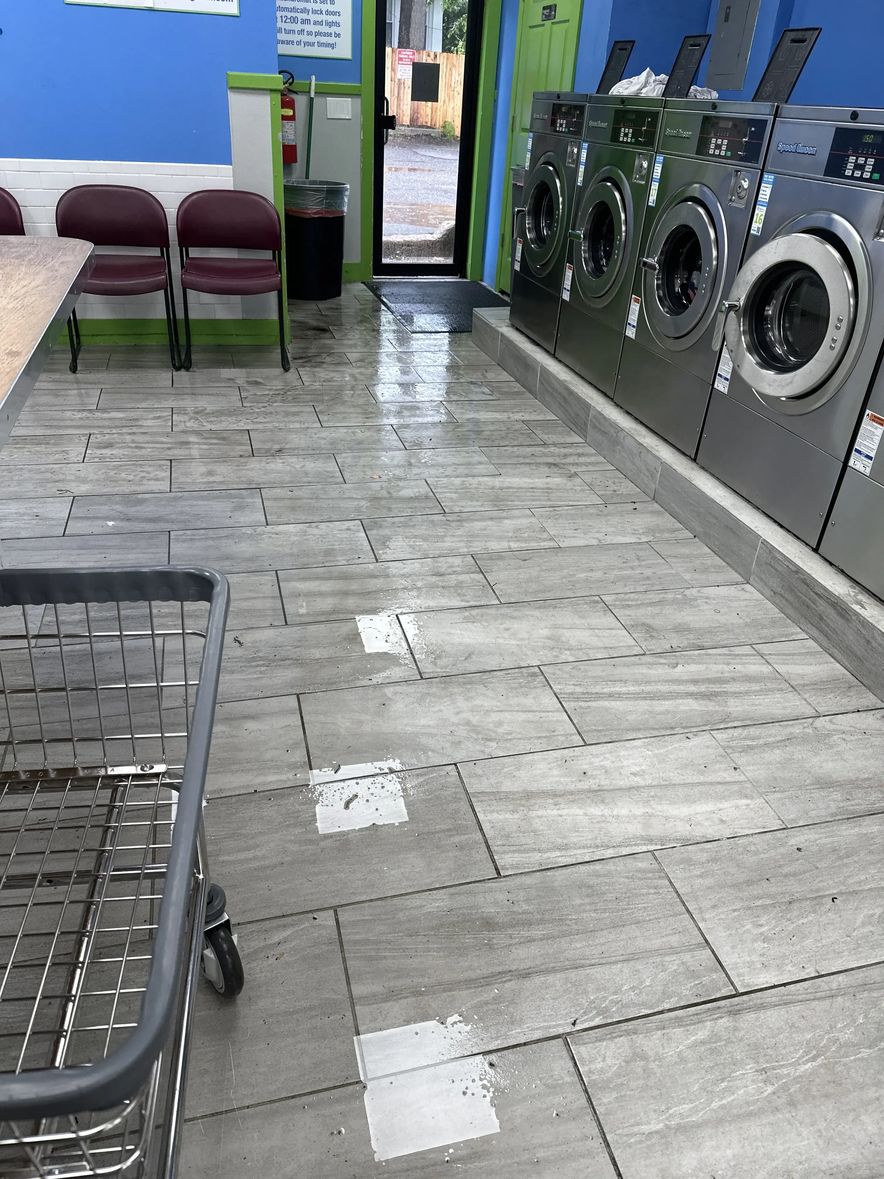 Daisy's Laundromat - Image 10
