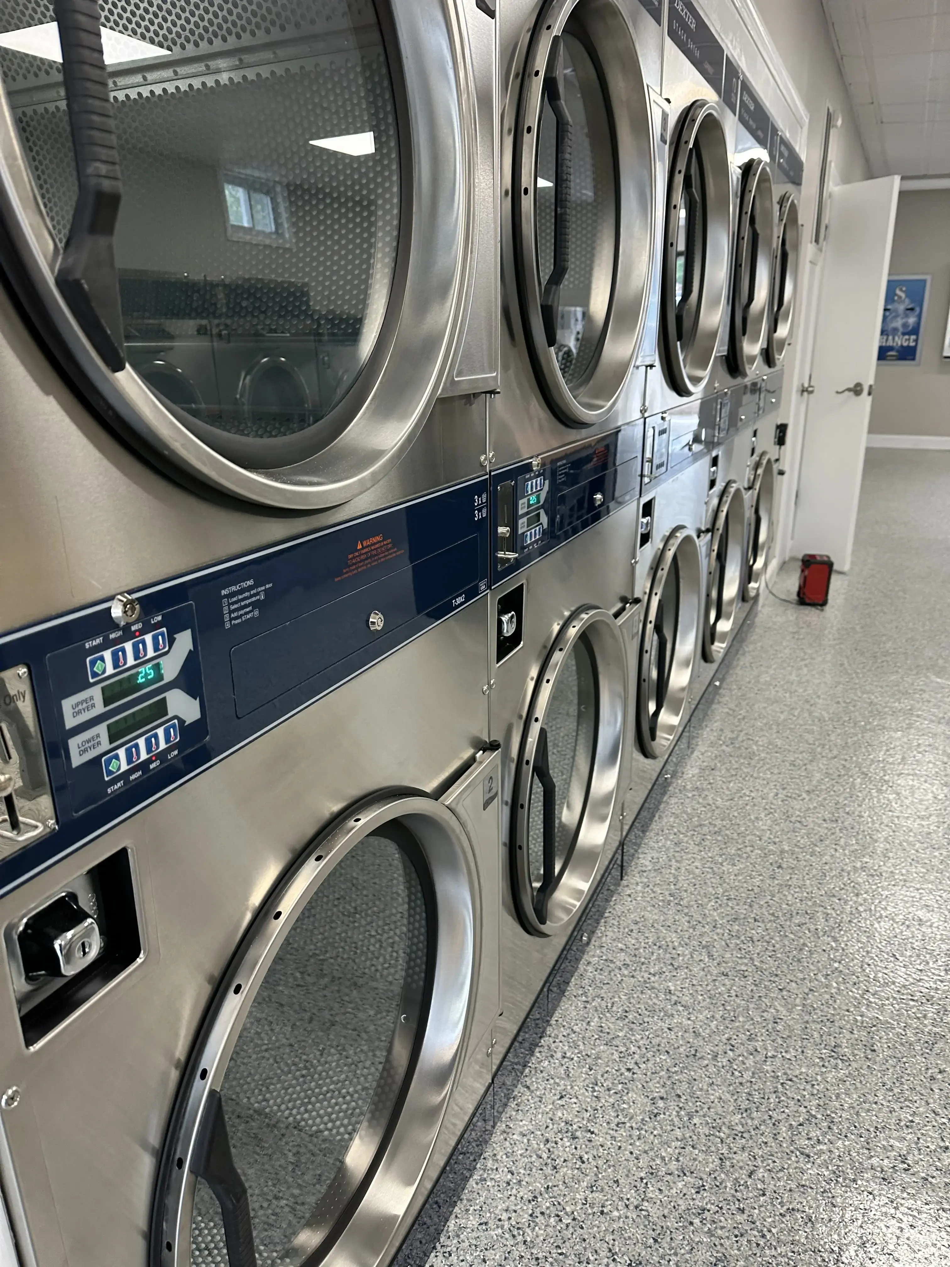 Daisy's Laundromat Garfield - Image 4