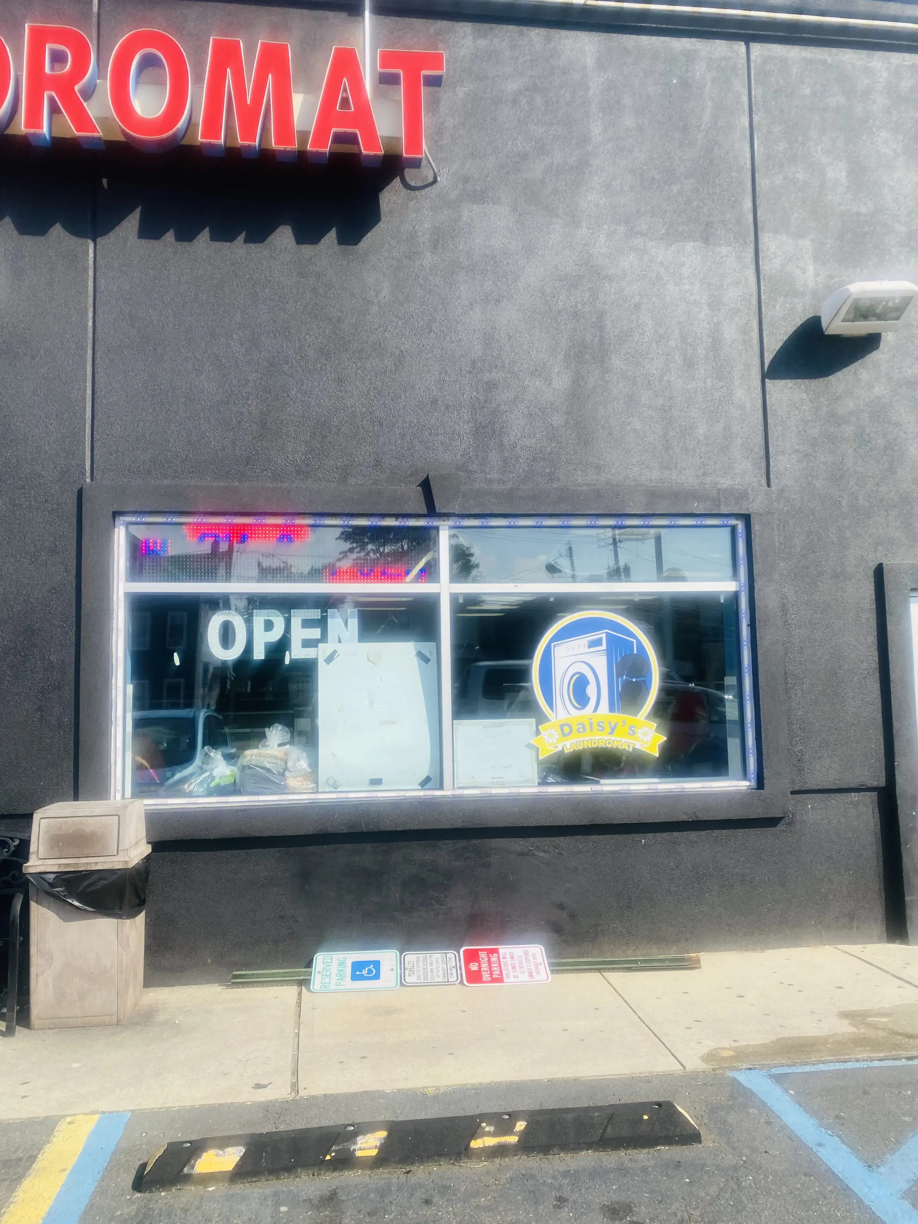 Daisy's Laundromat - Image 10