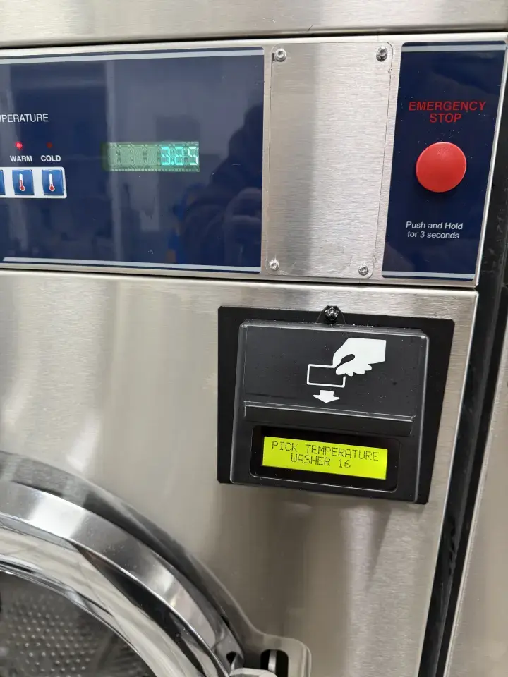 Daisy's Laundromat thumbnail 18