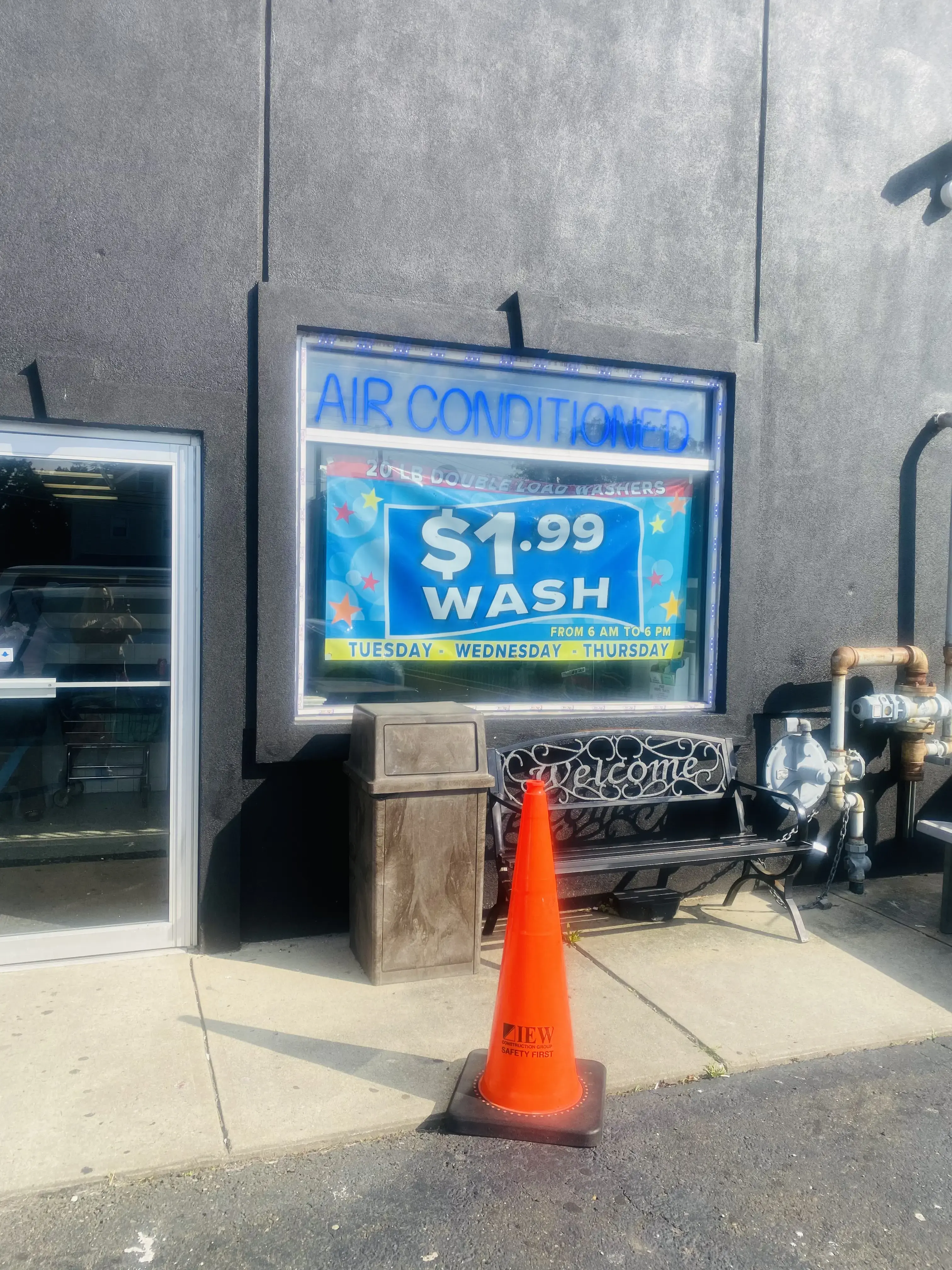 Daisy's Laundromat thumbnail 11