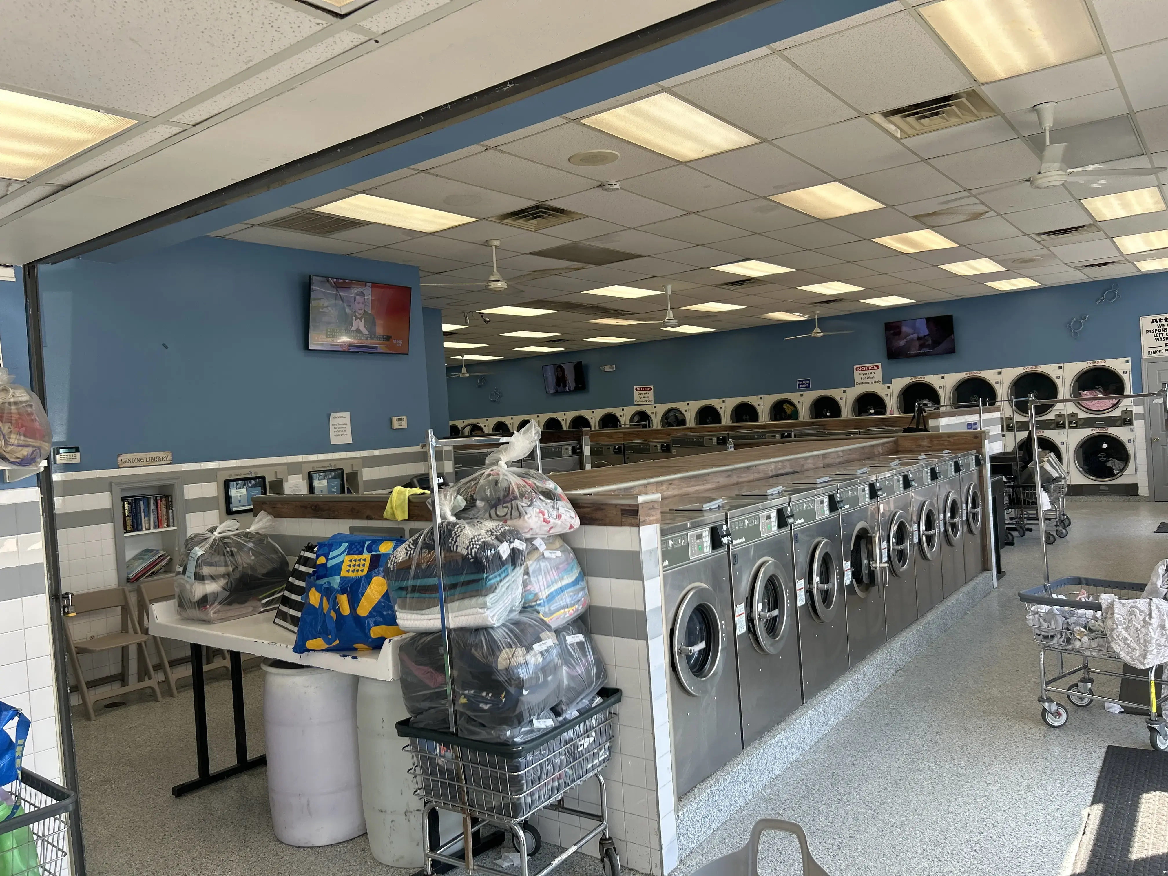 Daisy's Laundromat - Image 20