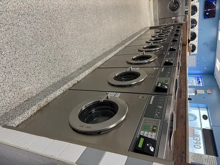 Daisy's Laundromat - Image 19