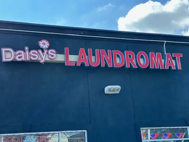 Daisy's Laundromat - Image 3