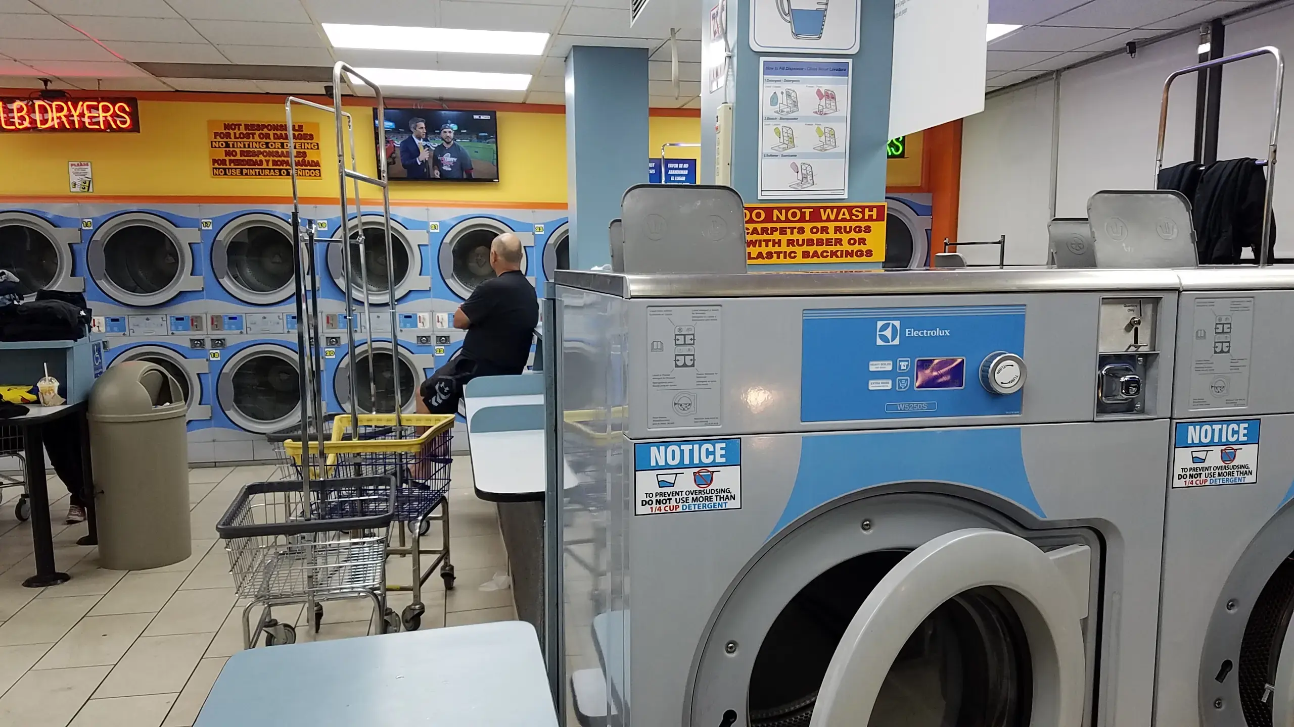 Damoins Laundry Mat thumbnail 14