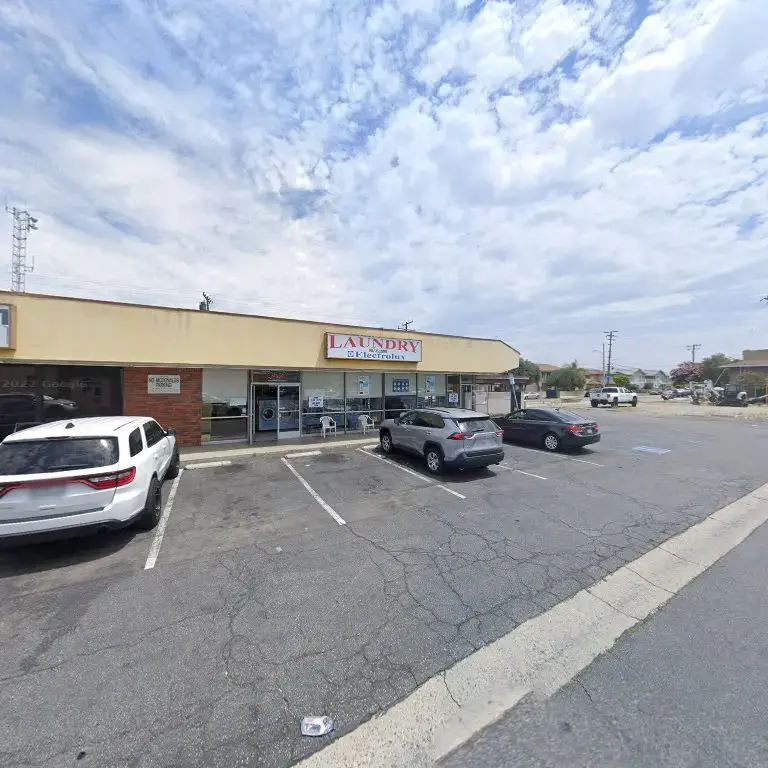 Damoins Laundry Mat - Image 20