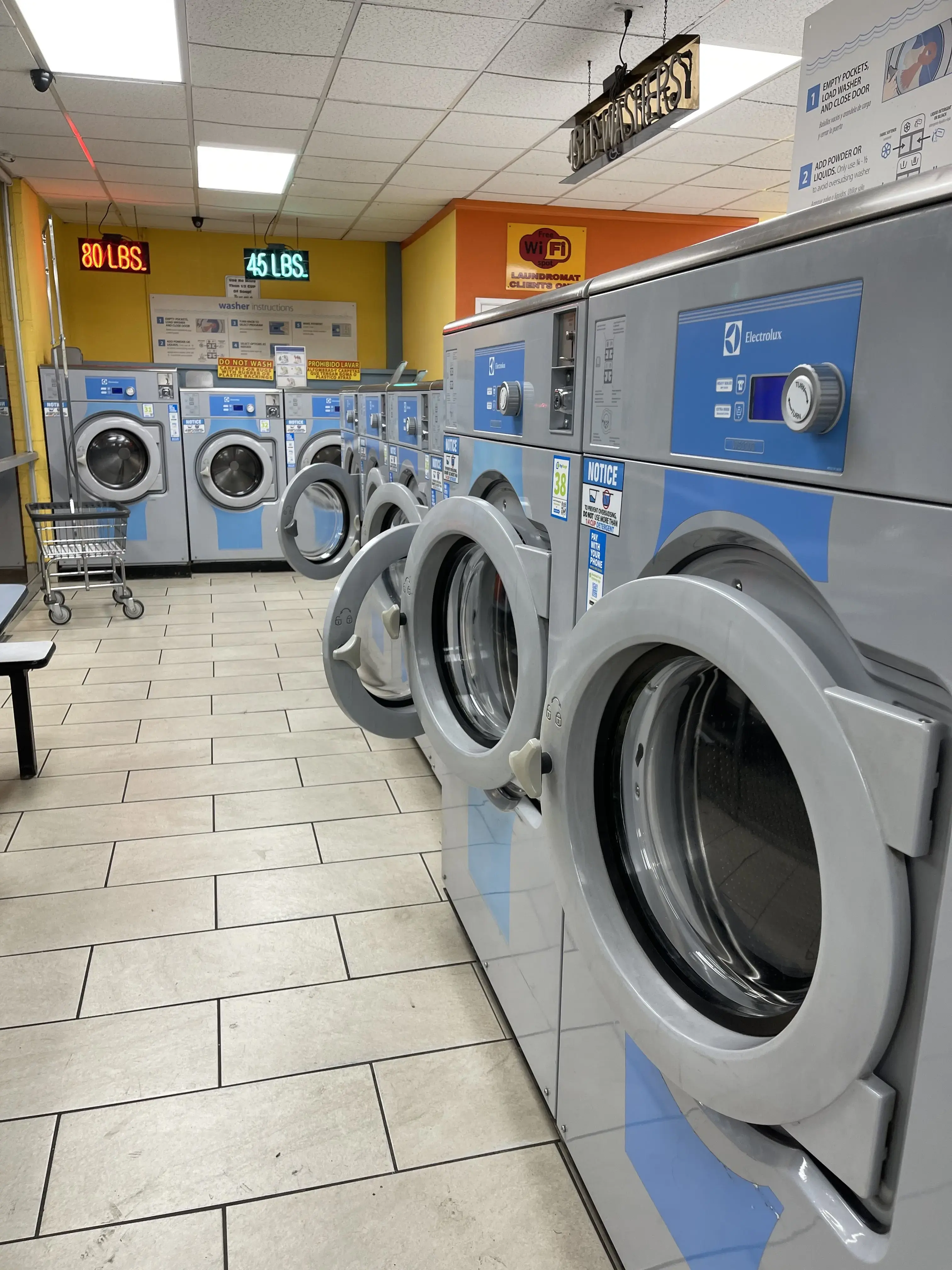 Damoins Laundry Mat - Image 1