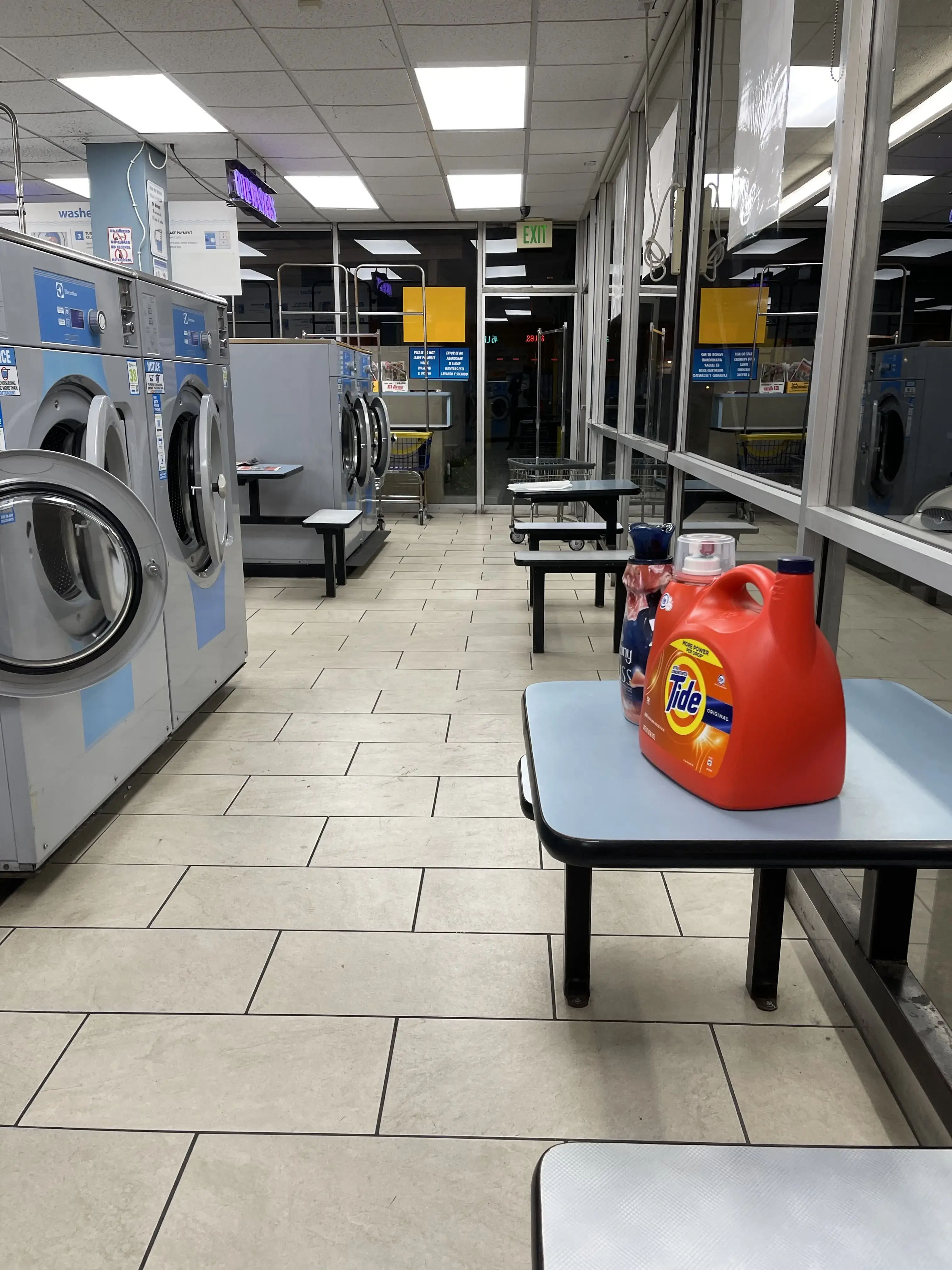 Damoins Laundry Mat thumbnail 10