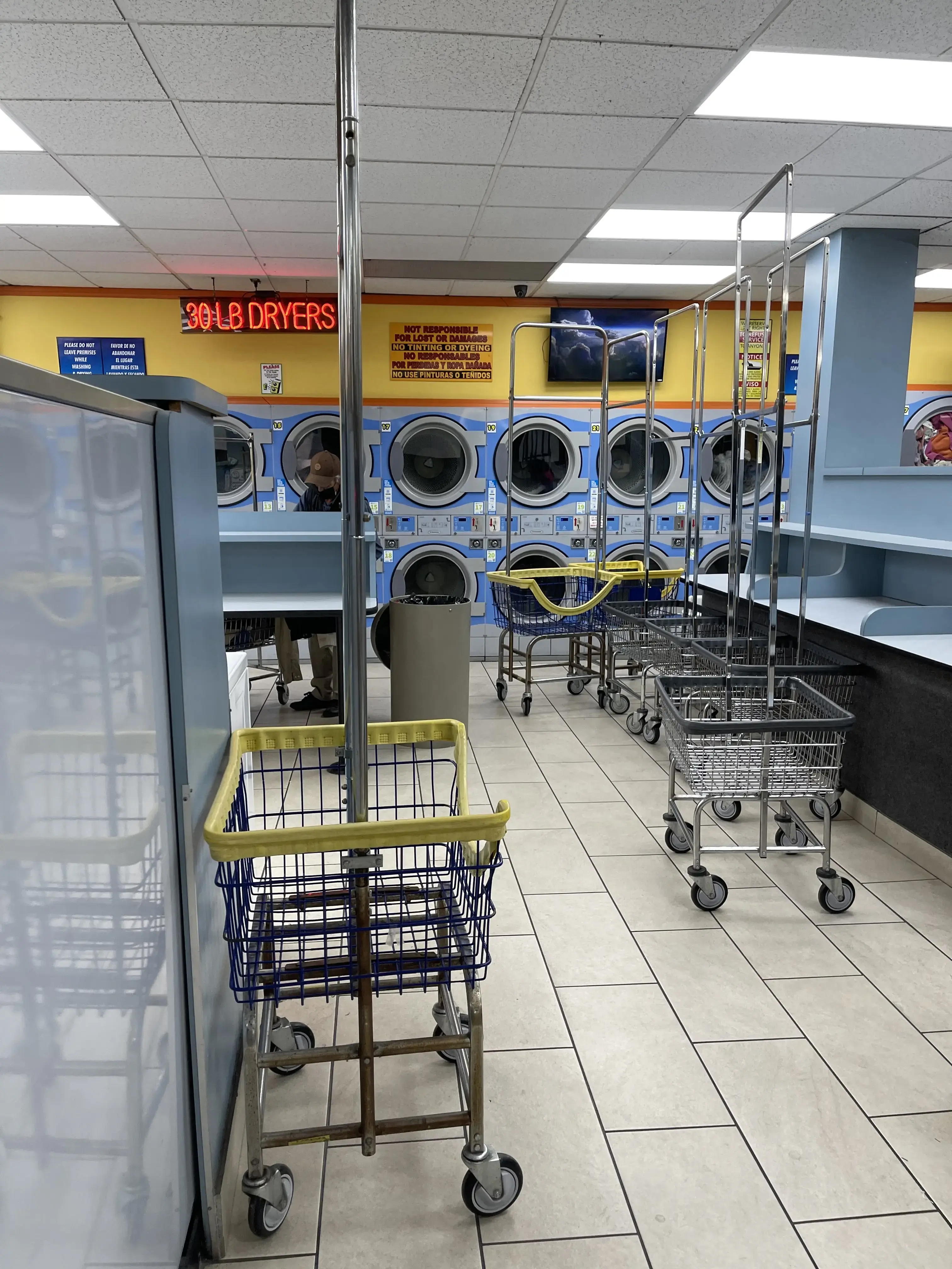 Damoins Laundry Mat thumbnail 5