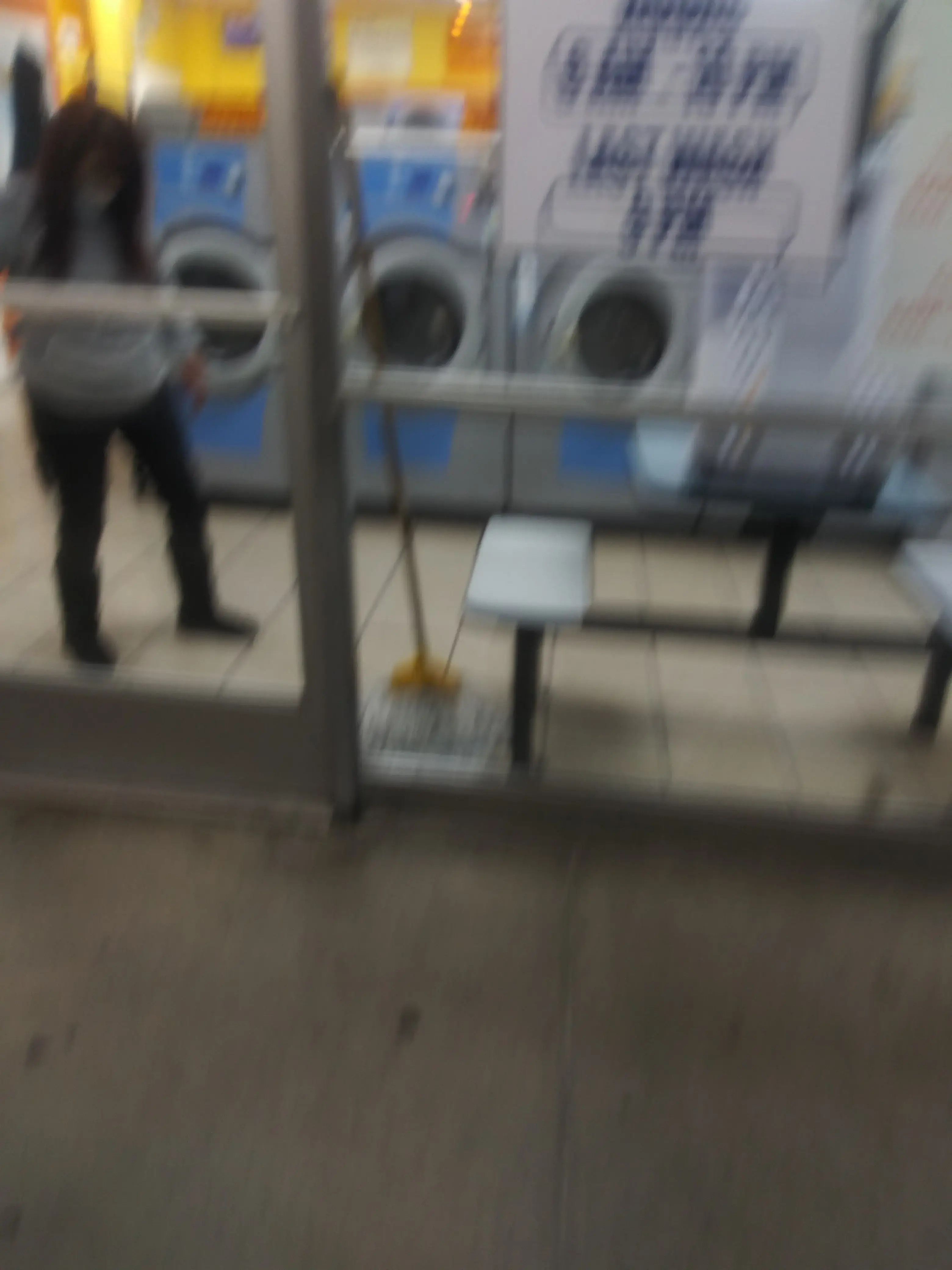 Damoins Laundry Mat thumbnail 18