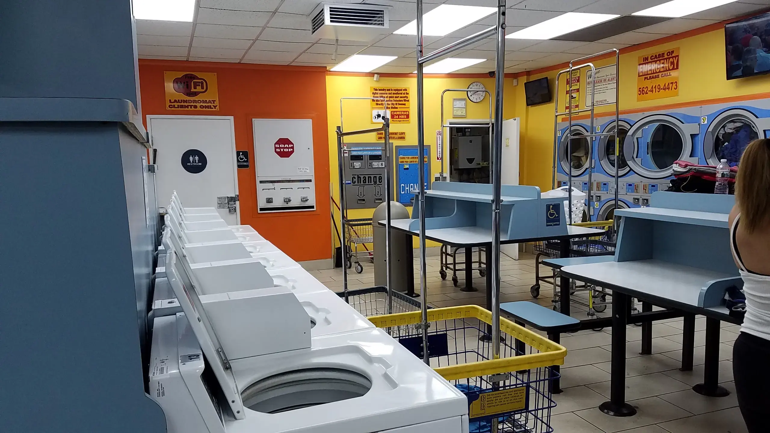 Damoins Laundry Mat - Image 2