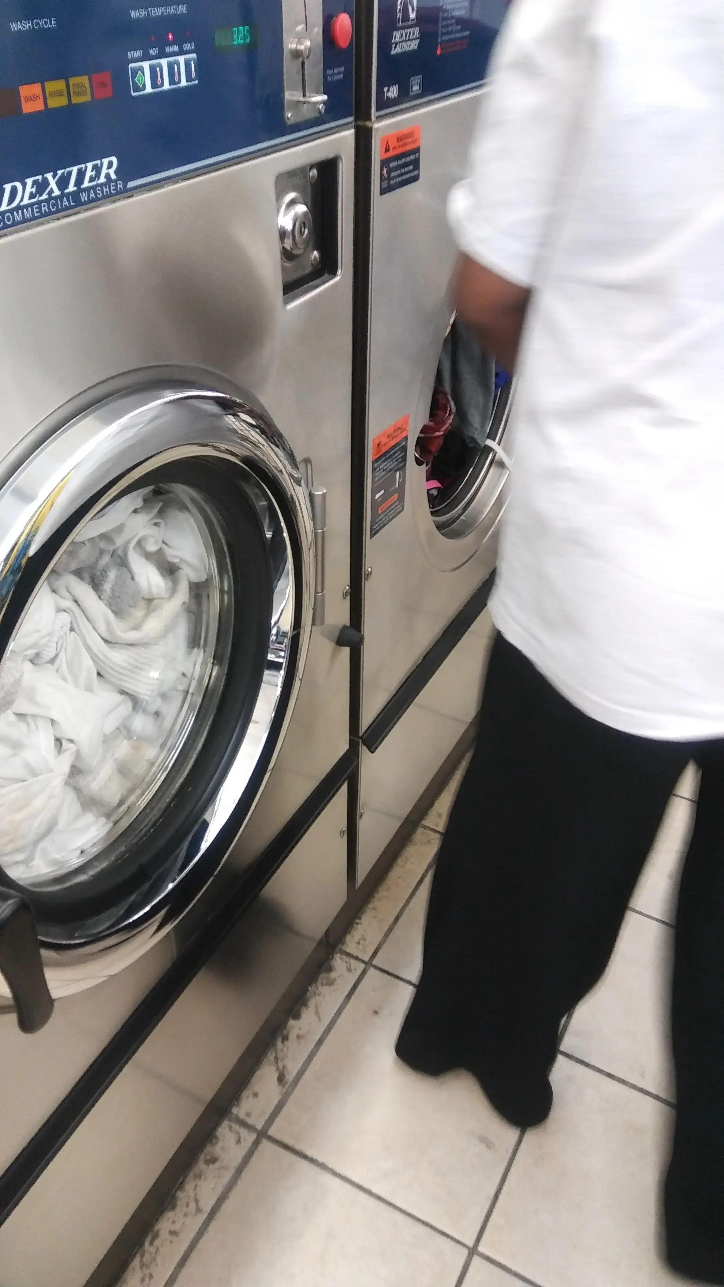 Daniel's Super Wash & Dry - Image 6