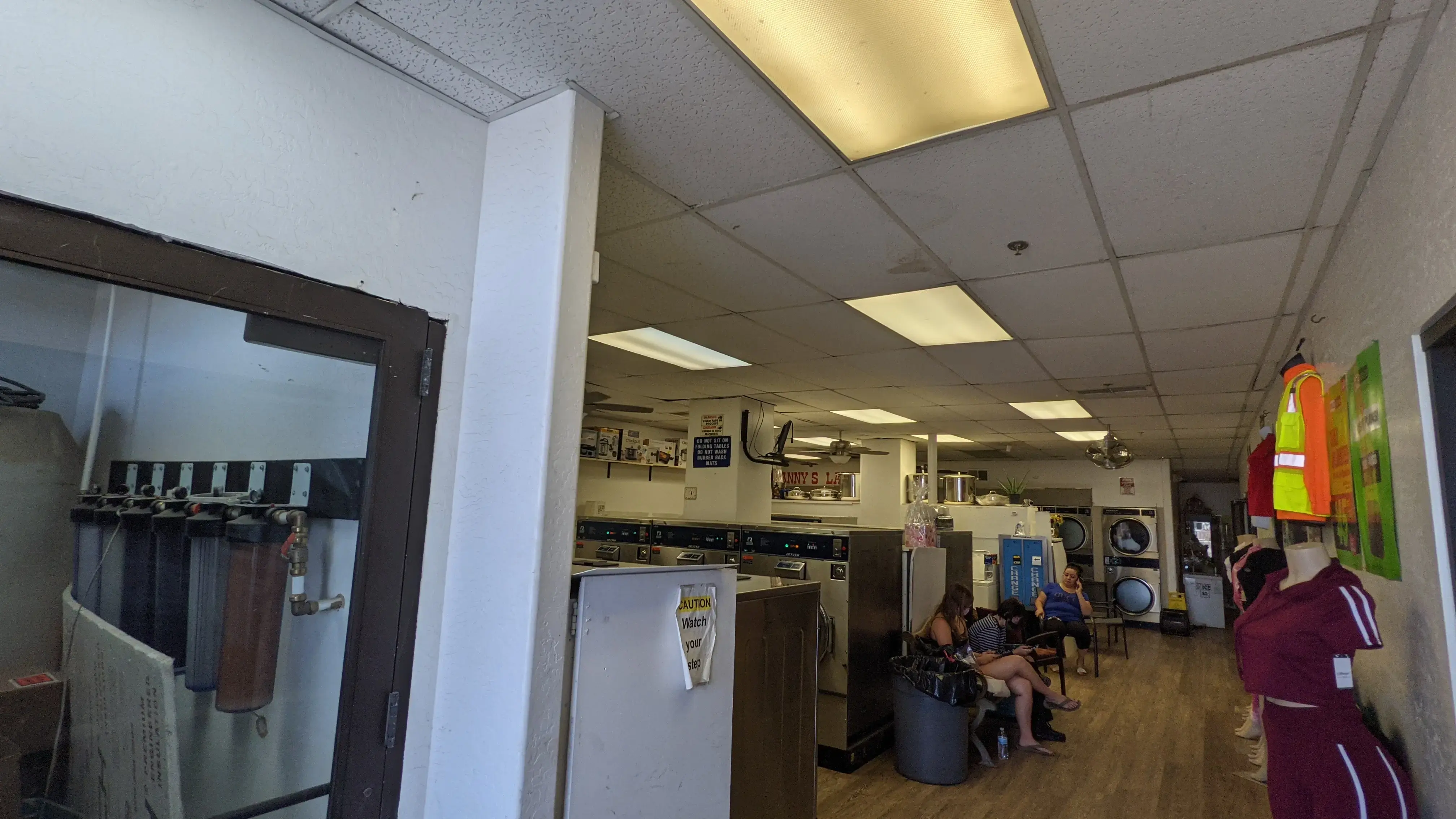 Danny's Laundromat thumbnail 4