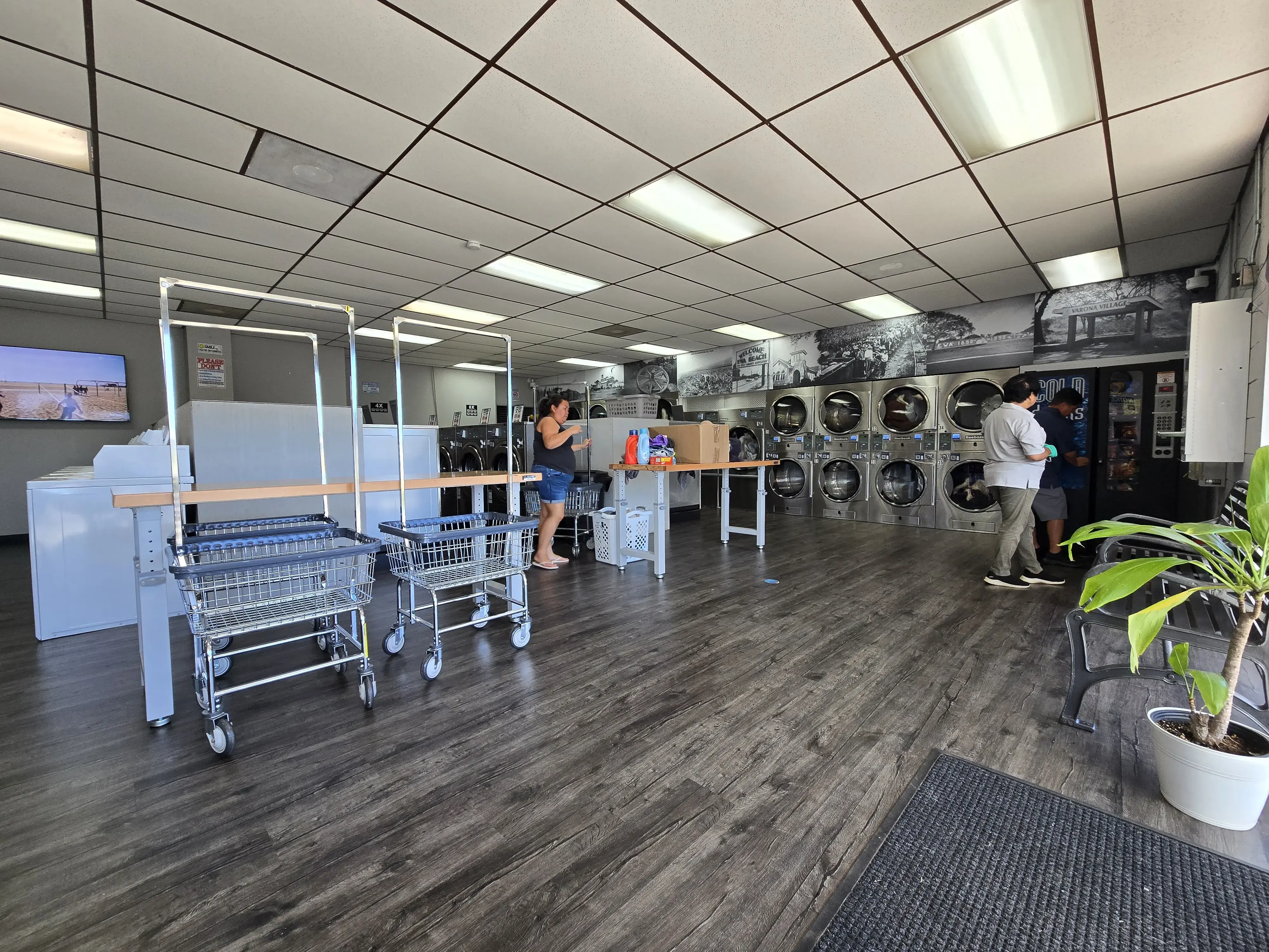 Darrell's Coin Laundry - Image 15