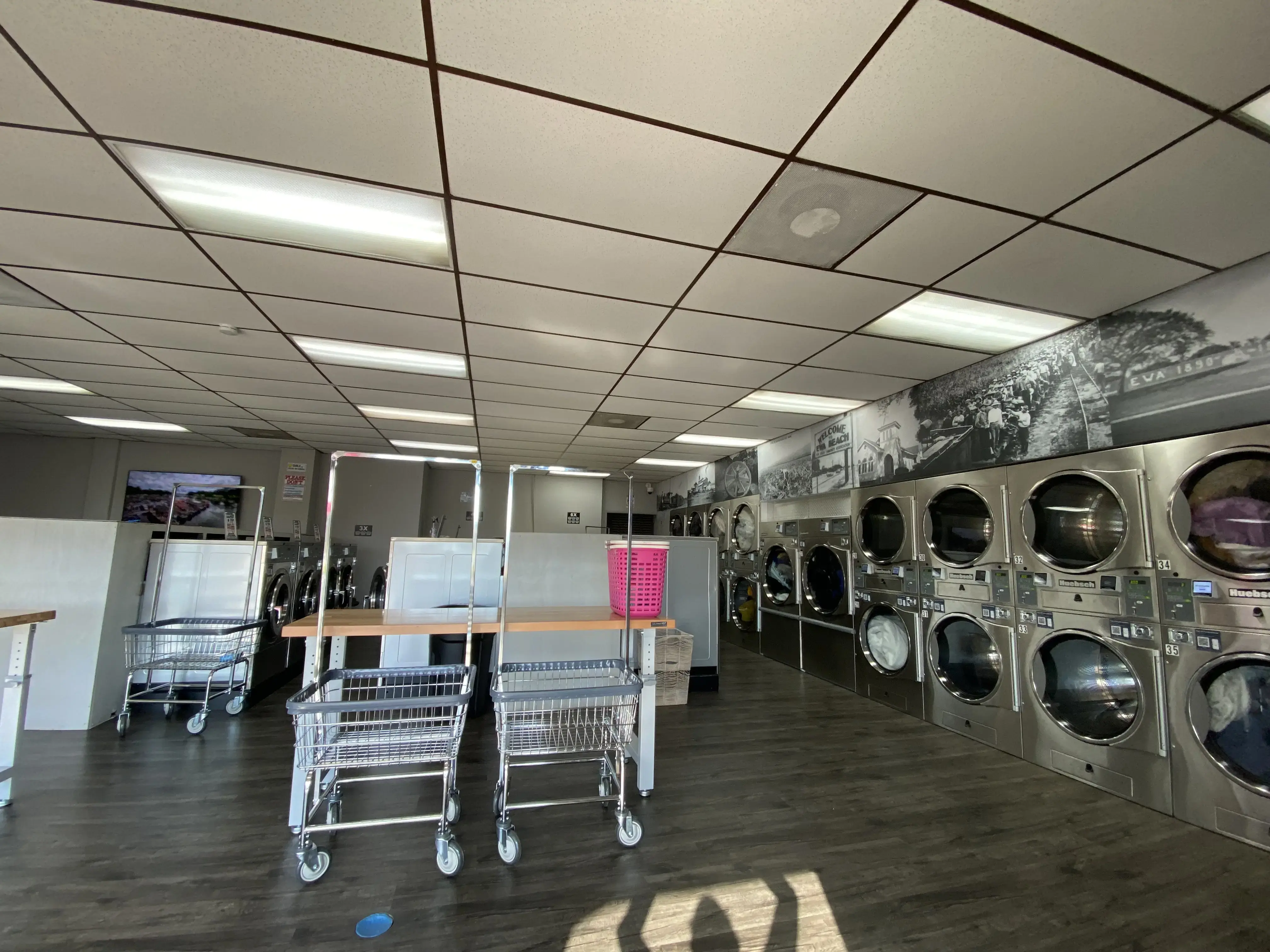 Darrell's Coin Laundry - Image 19