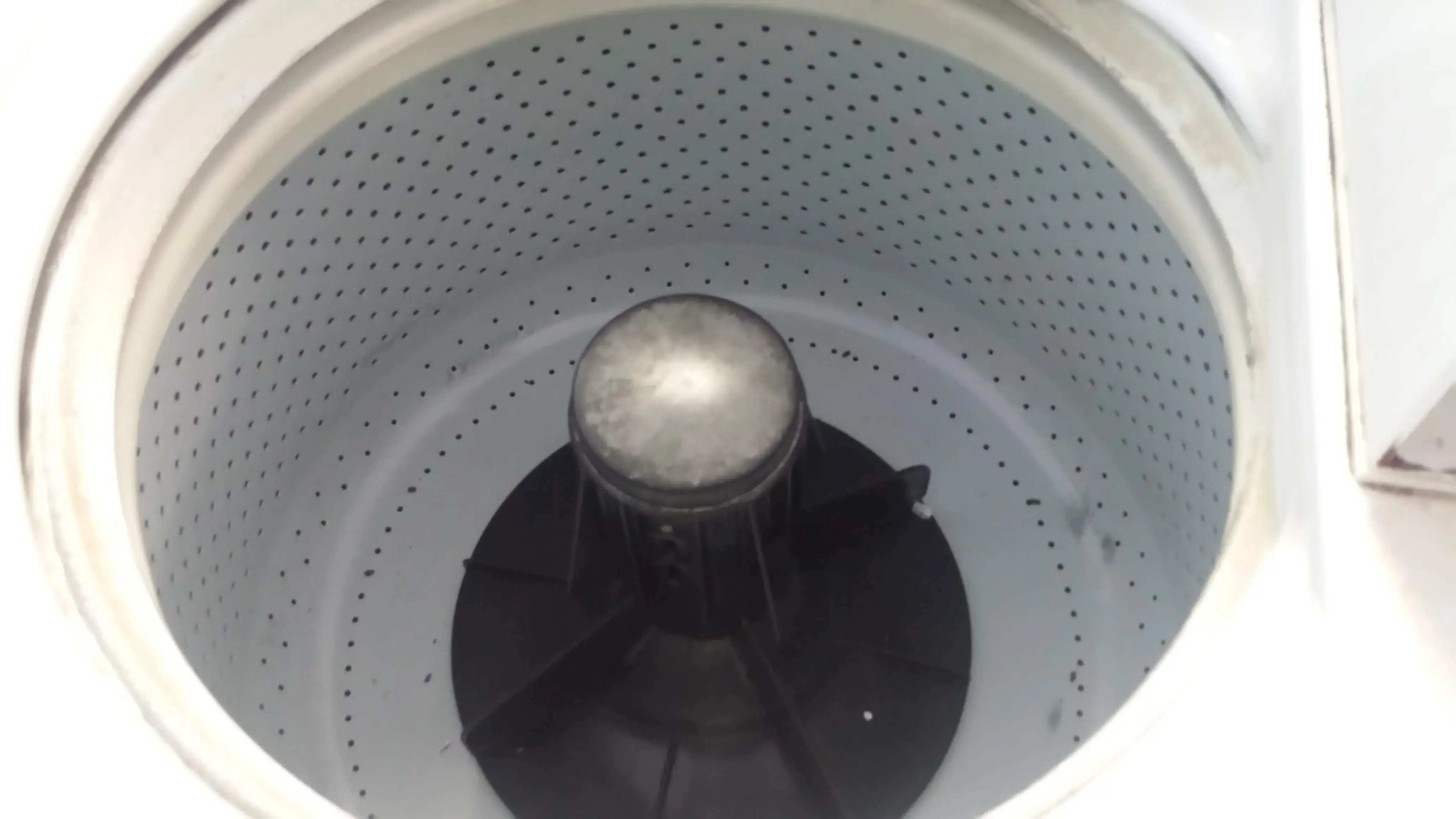 Darrell's Coin Laundry - Image 16