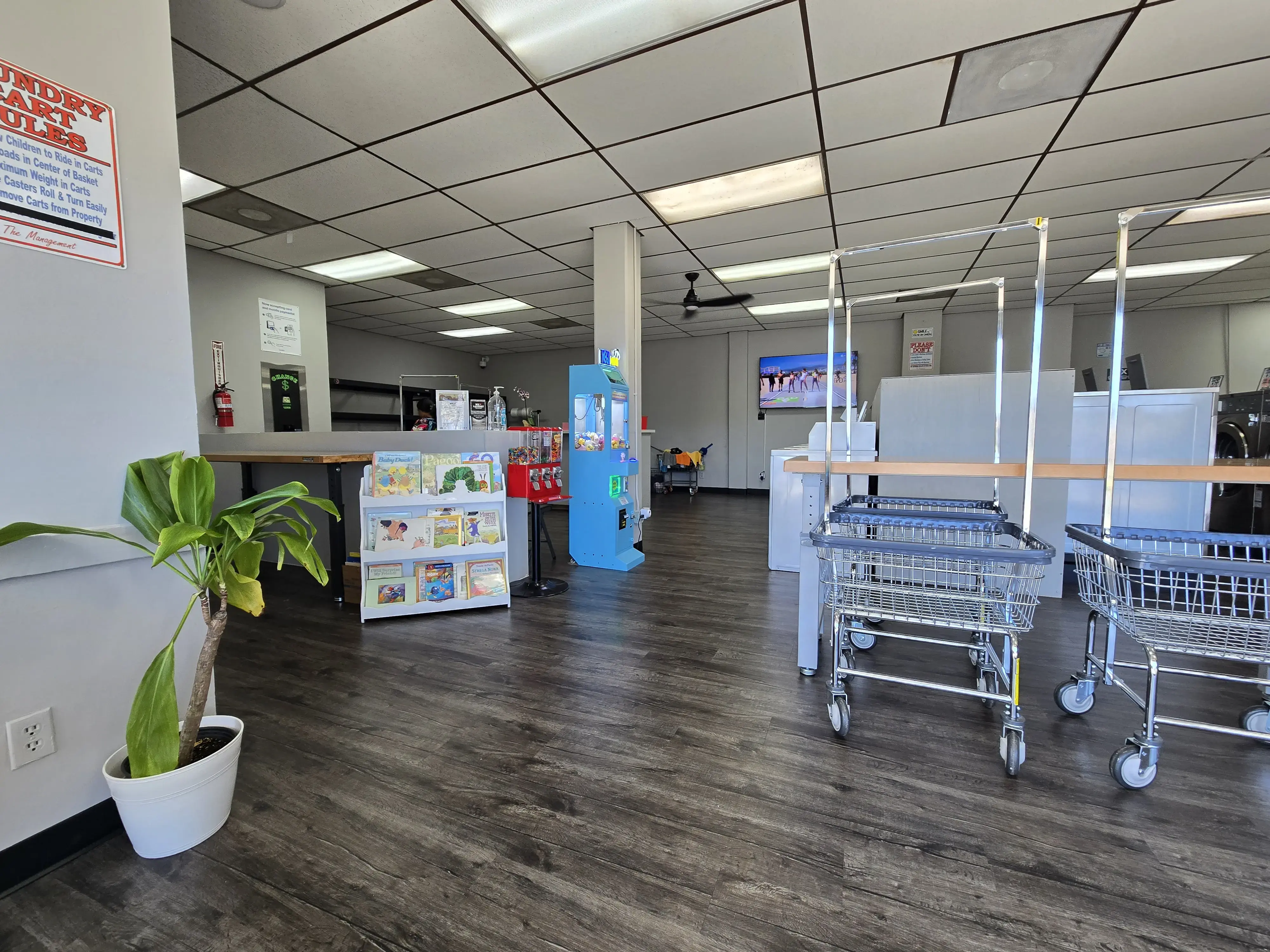 Darrell's Coin Laundry - Image 7