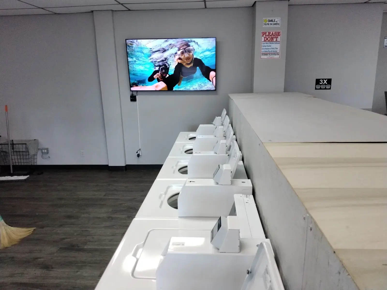Darrell's Coin Laundry thumbnail 10