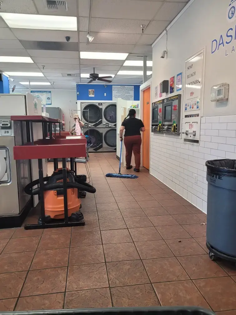 Dash Point Laundry thumbnail 9