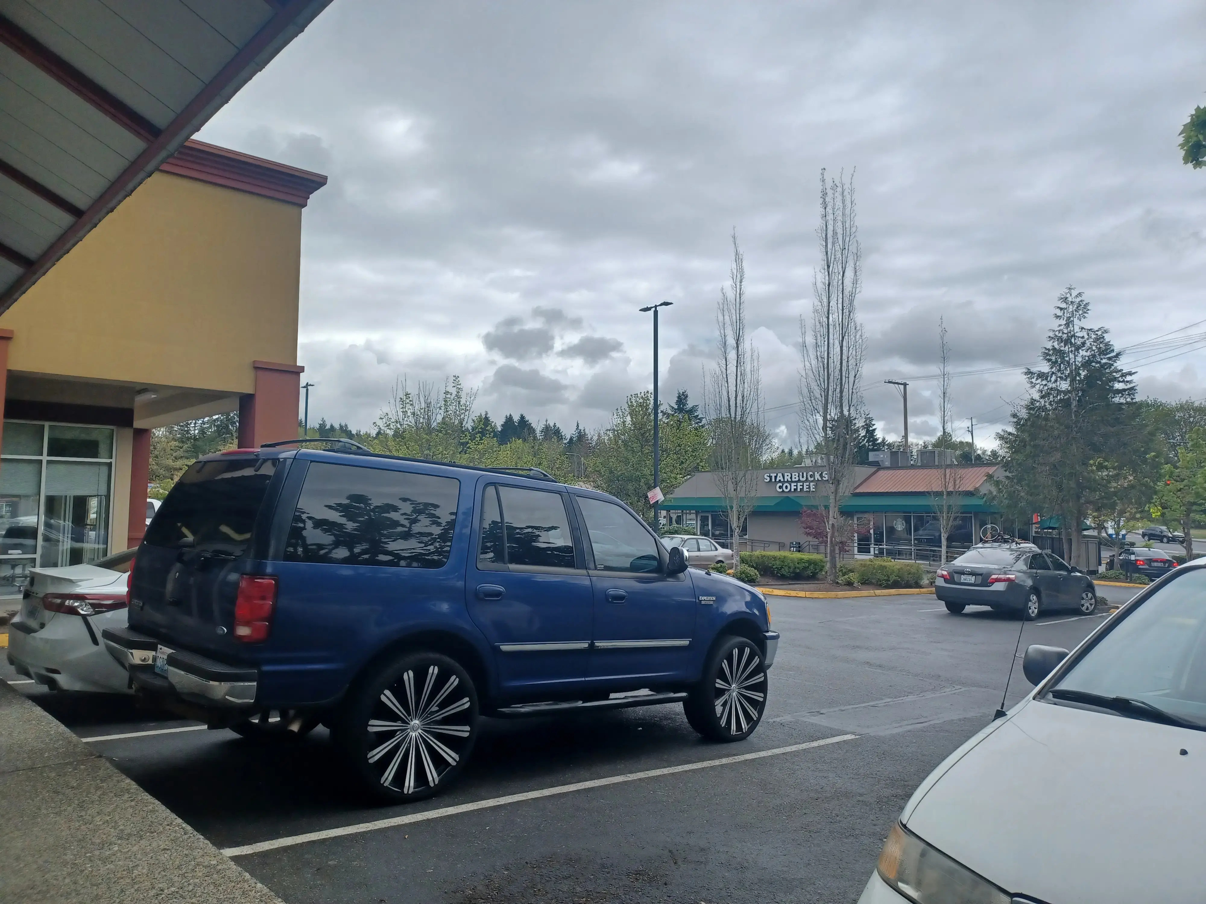 Dash Point Laundry thumbnail 12