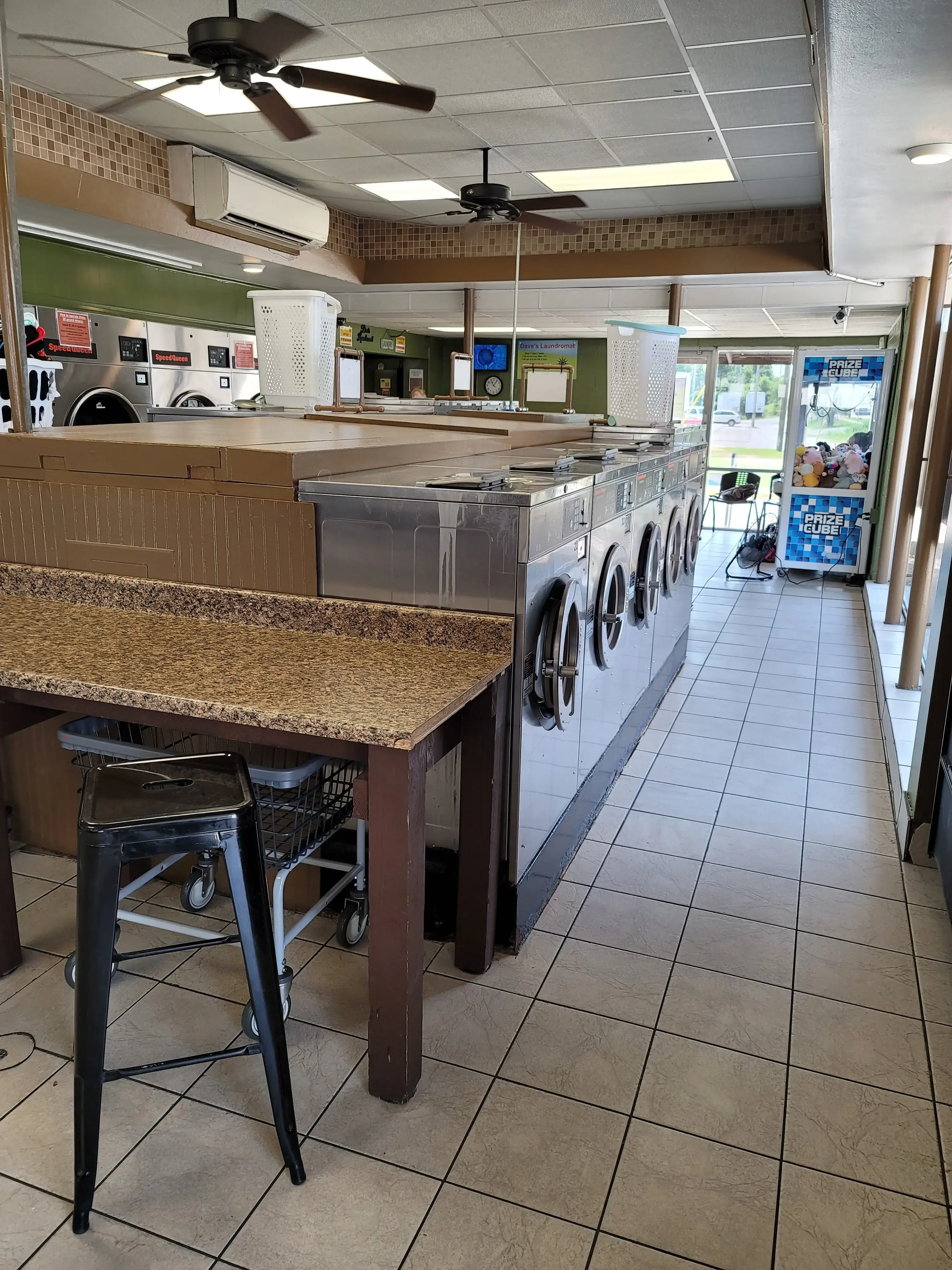 Dave's Laundromat thumbnail 17