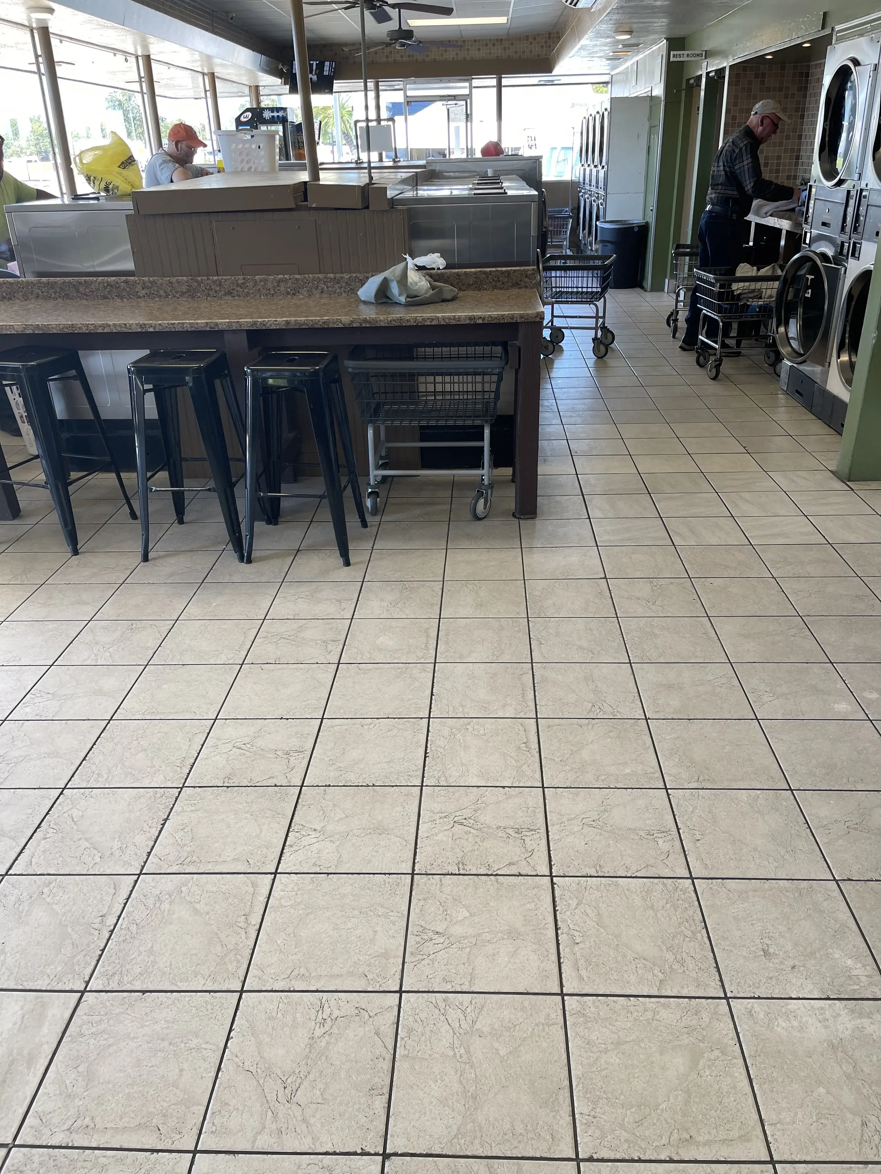 Dave's Laundromat - Image 13