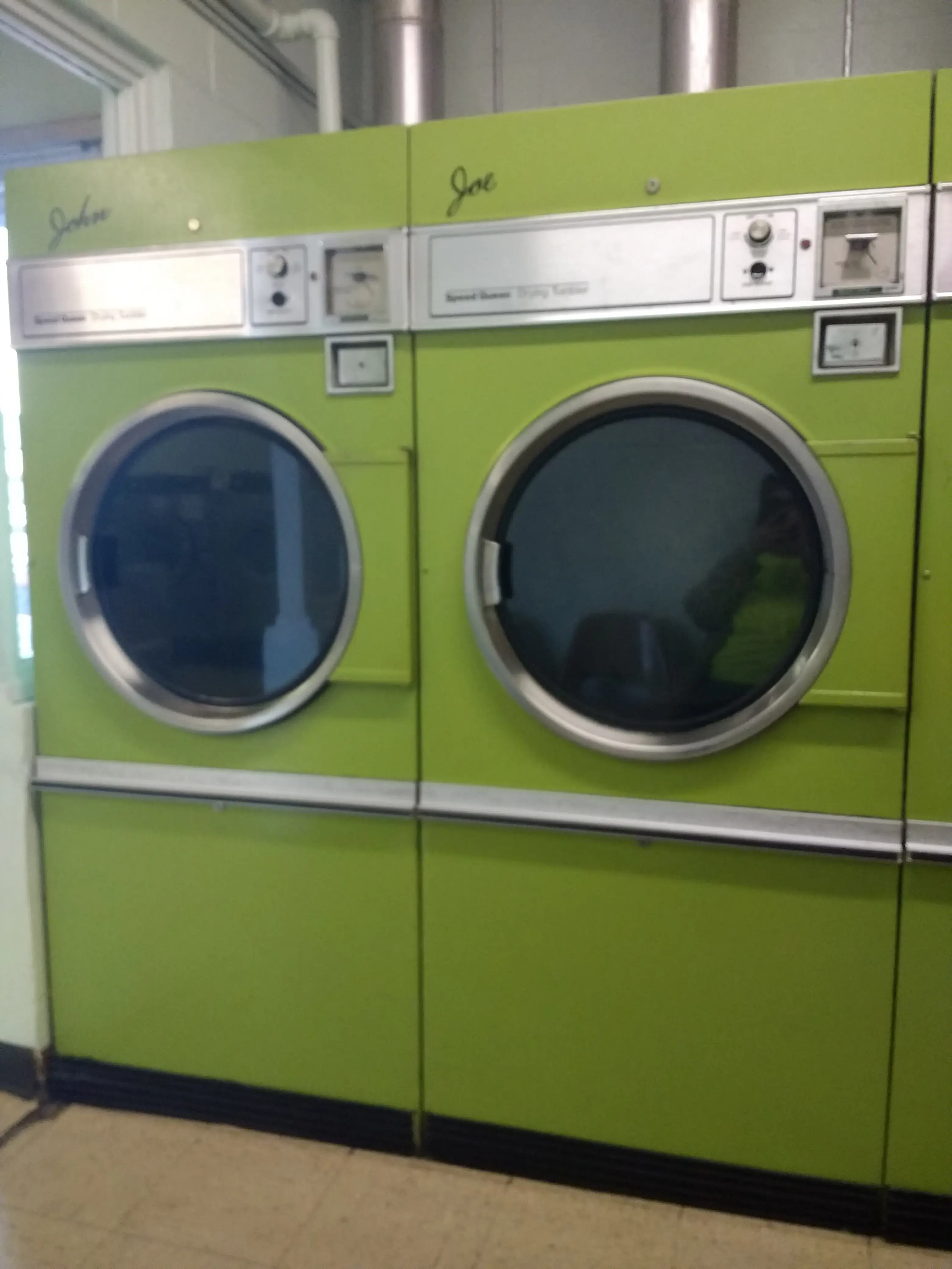 Day & Night Laundromat - Image 18
