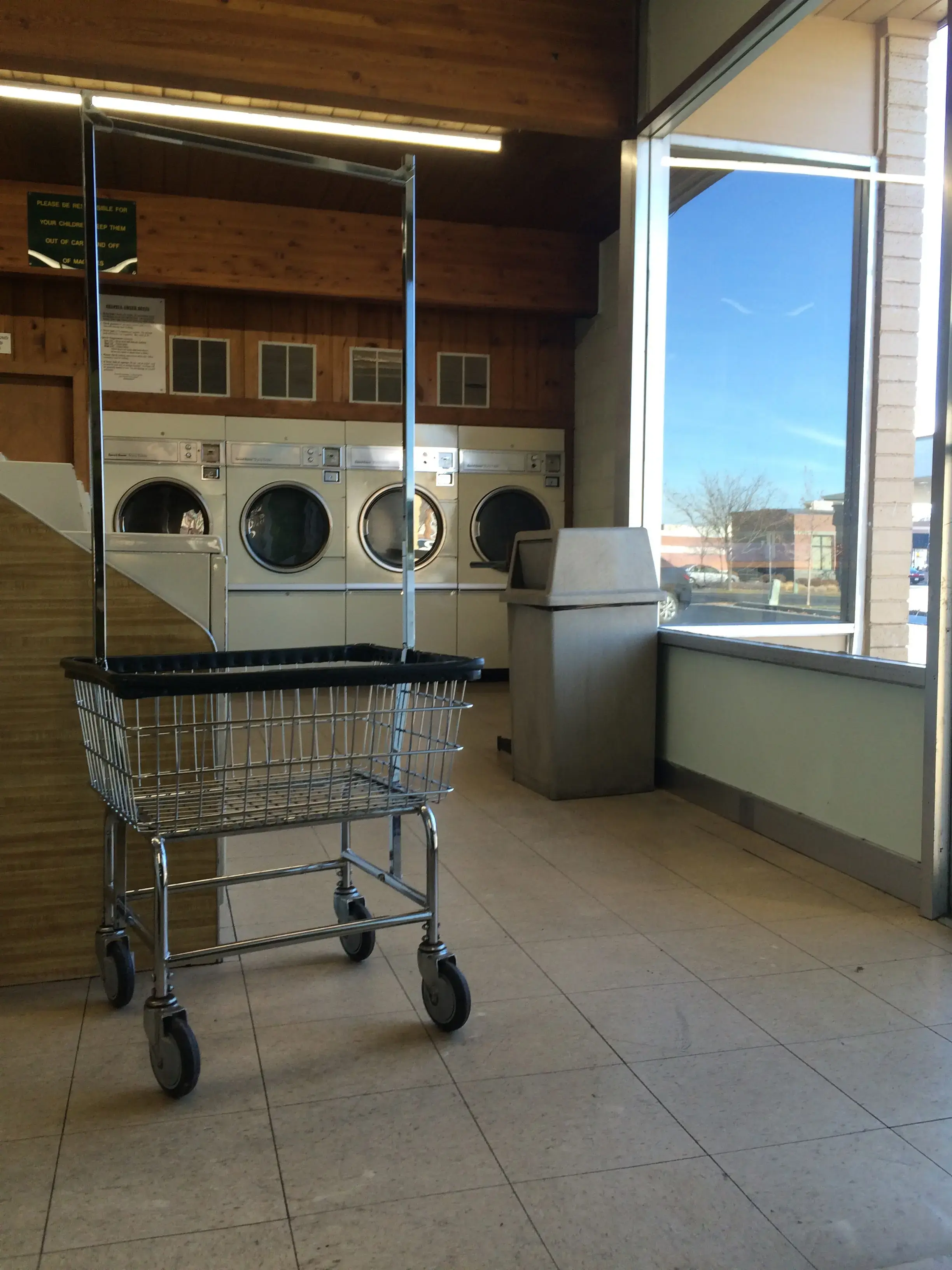 Day & Night Laundromat - Image 4