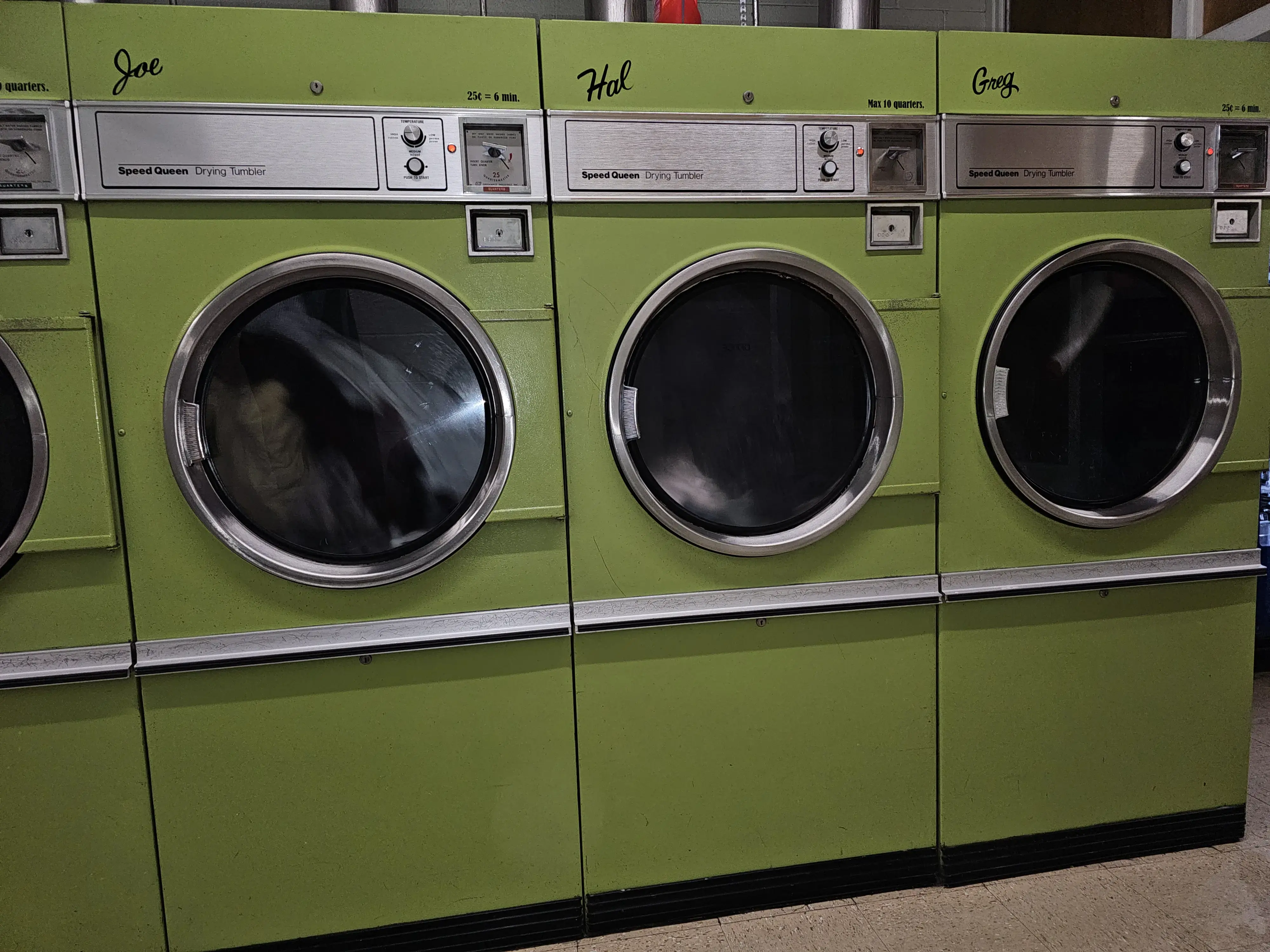 Day & Night Laundromat - Image 3