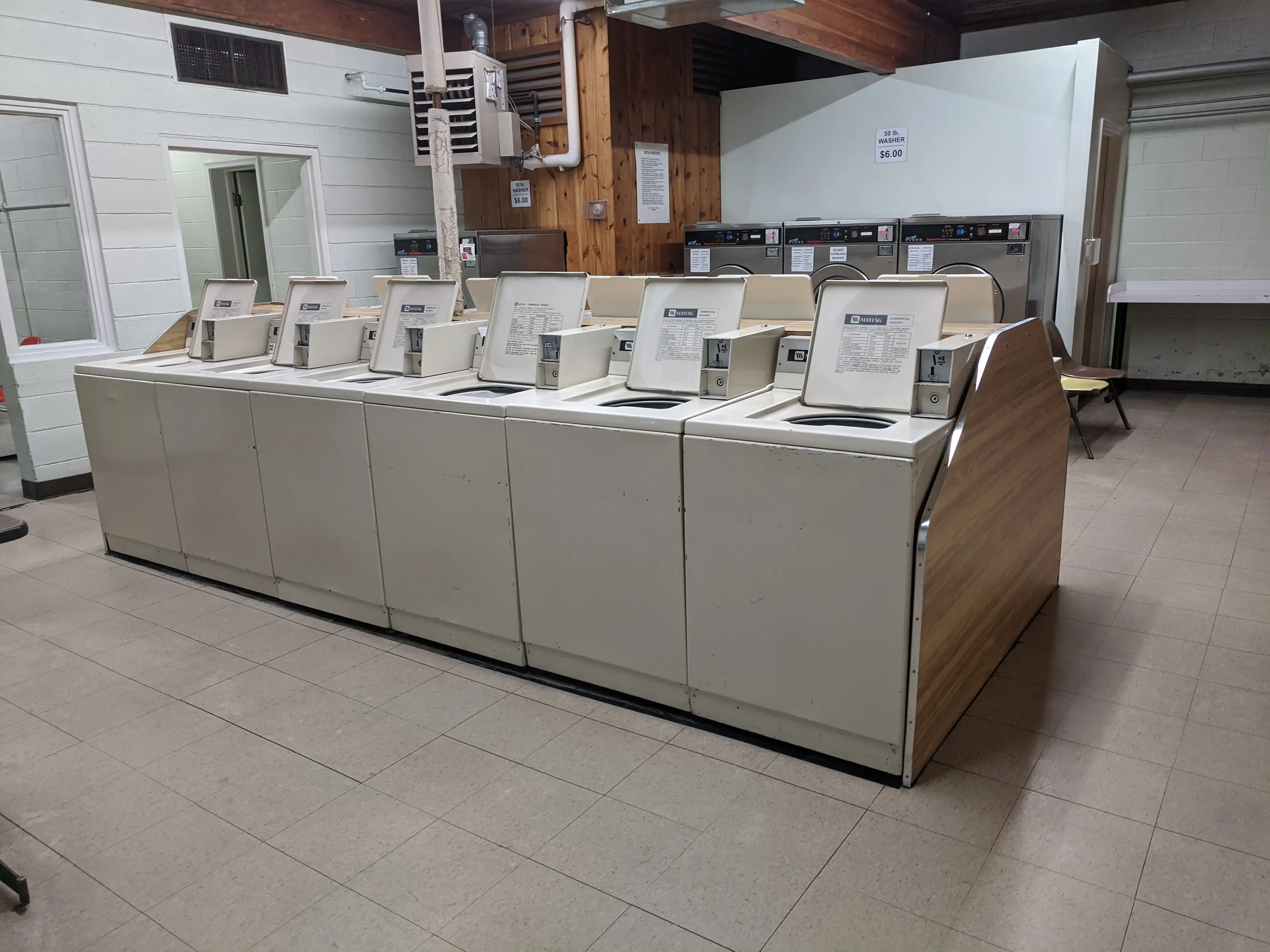 Day & Night Laundromat - Image 2