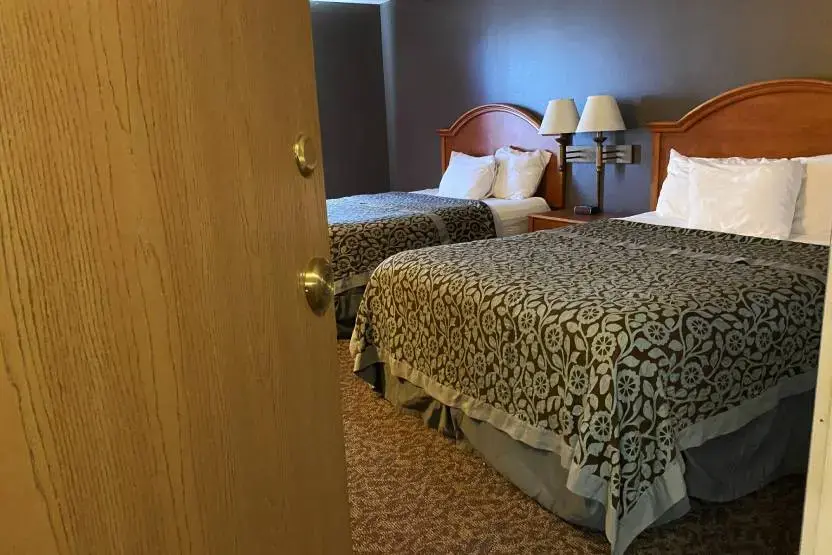 Days Inn Hotel & Governors' Waterpark, RV Park & Fitness Center - Image 2