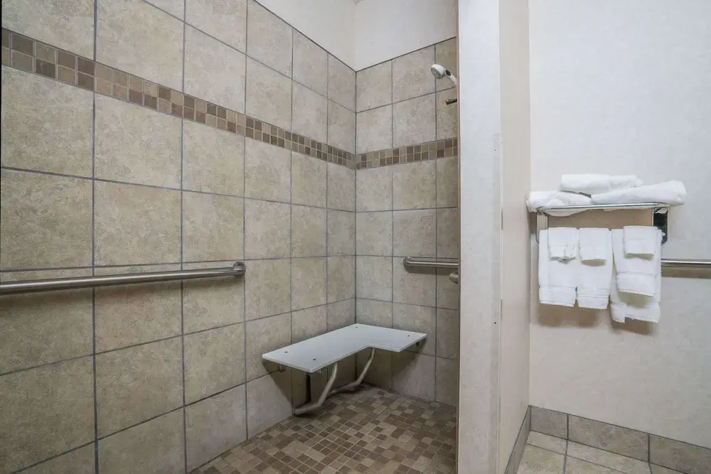 Days Inn Hotel & Governors' Waterpark, RV Park & Fitness Center - Image 11