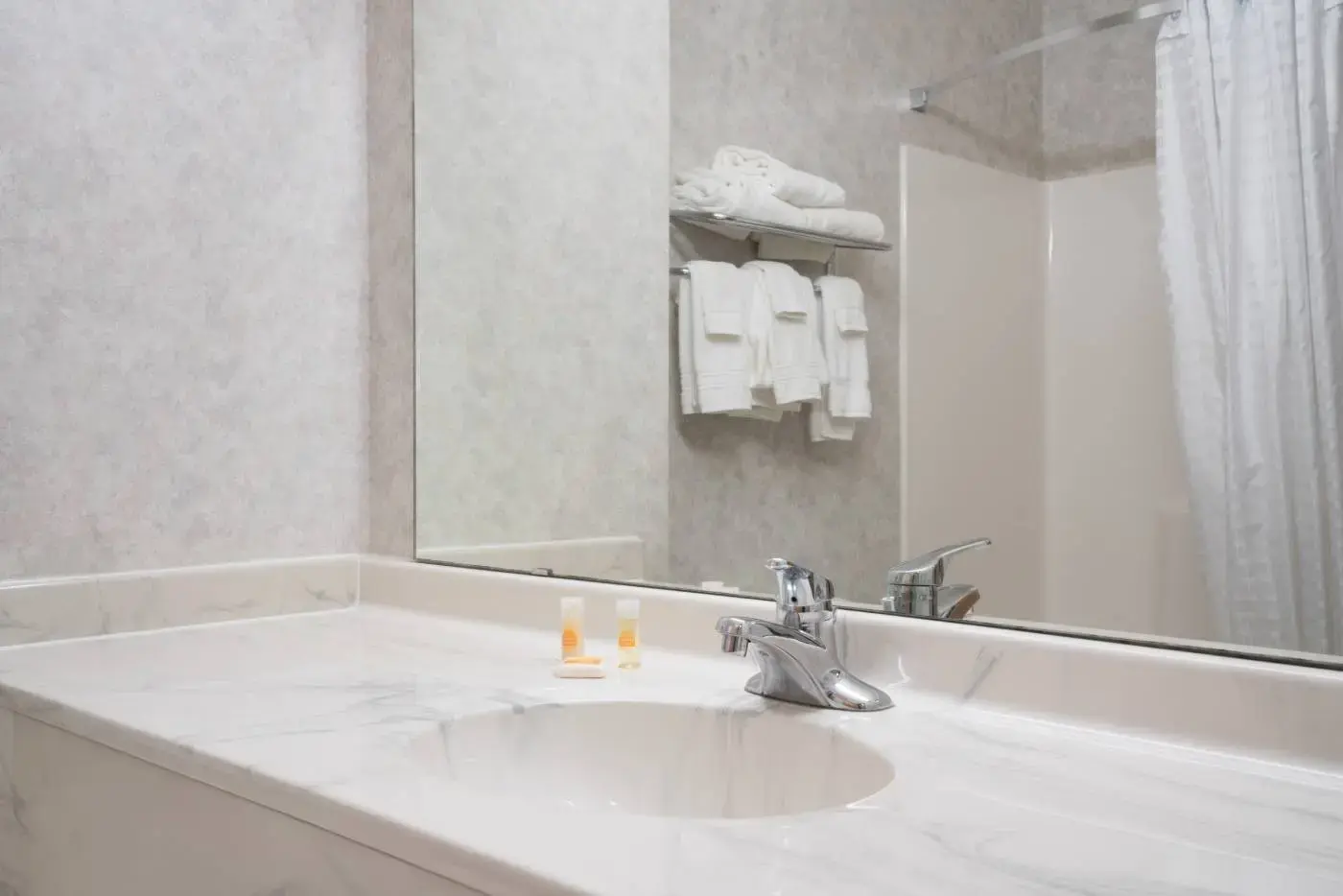 Days Inn Hotel & Governors' Waterpark, RV Park & Fitness Center - Image 4
